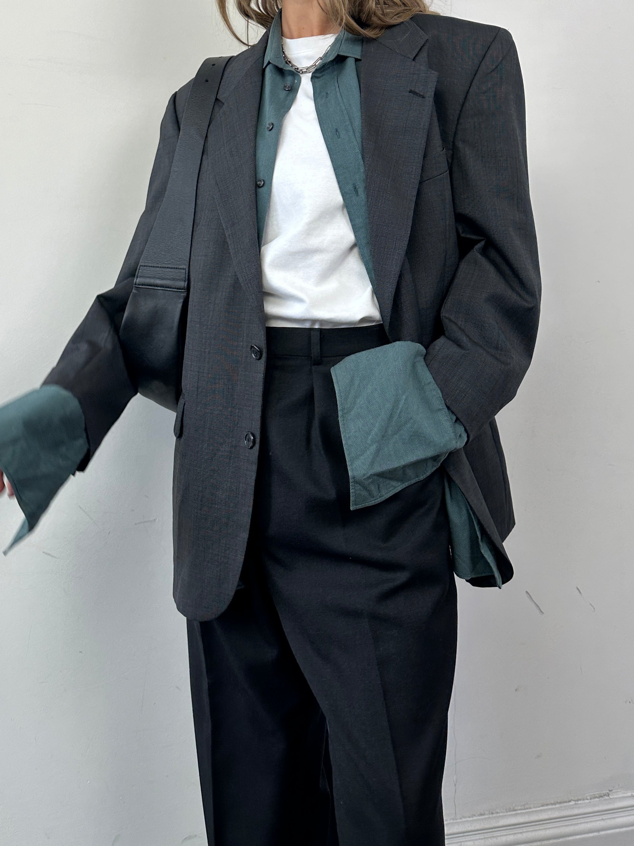 Christian Dior Le Connaisseur pure wool single-breasted blazer in black, tailored fit, featuring classic lapels and sleek design.