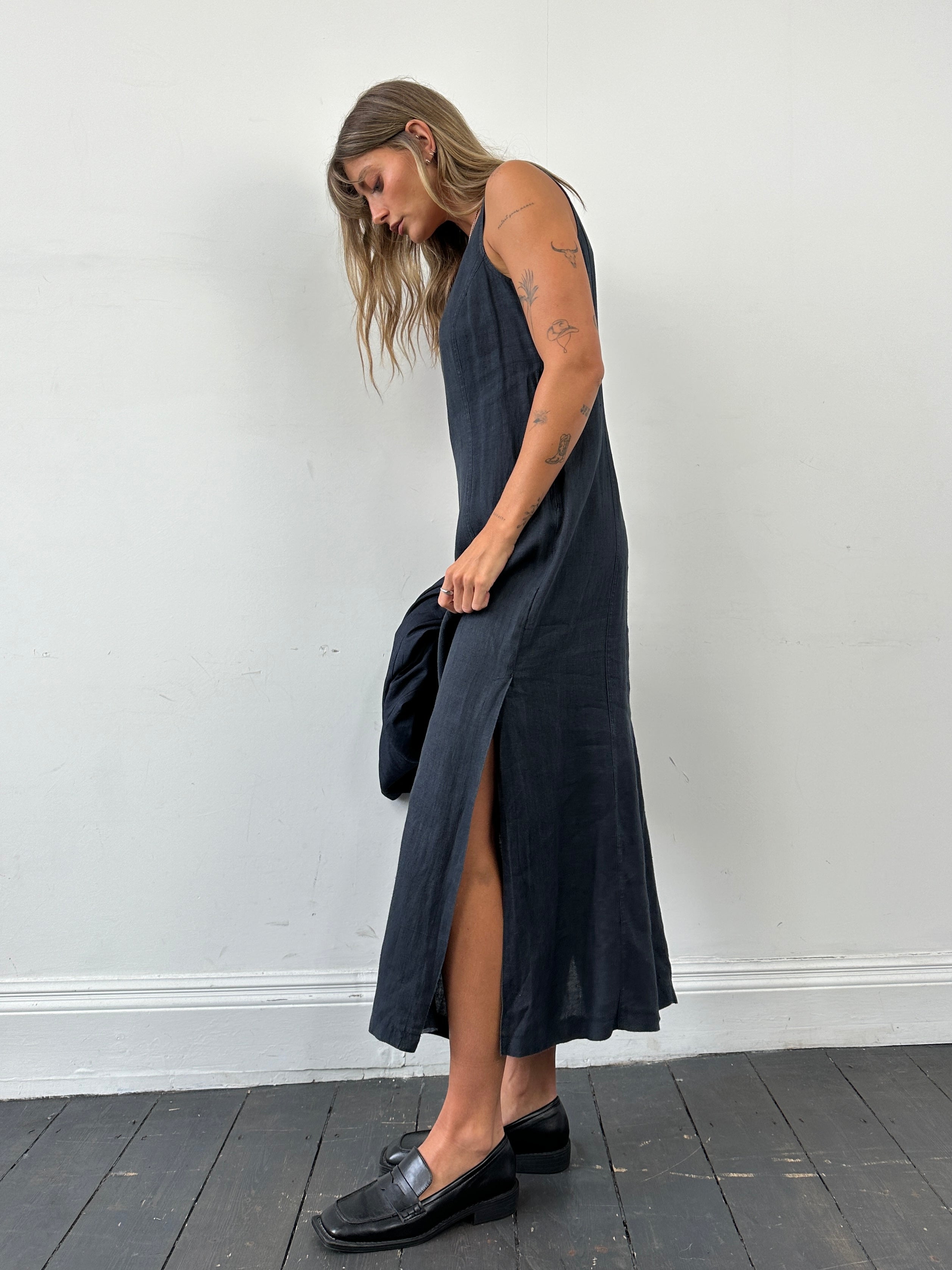 Vintage linen side split slip dress in size M featuring a relaxed fit, lightweight fabric, and elegant vintage style.