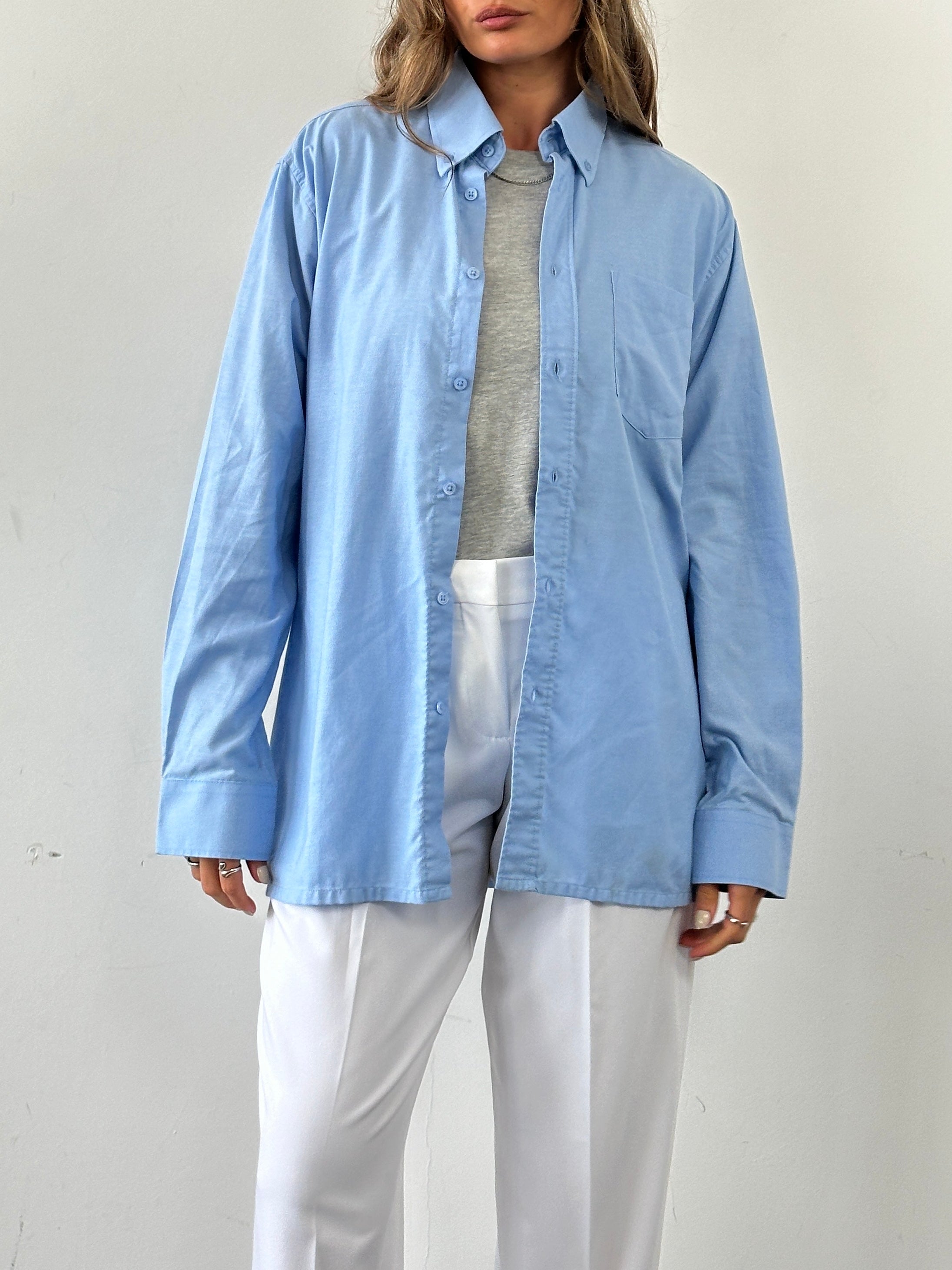 Dickies cotton shirt in size large/extra large, shown in a casual fit with a button-down collar and long sleeves.