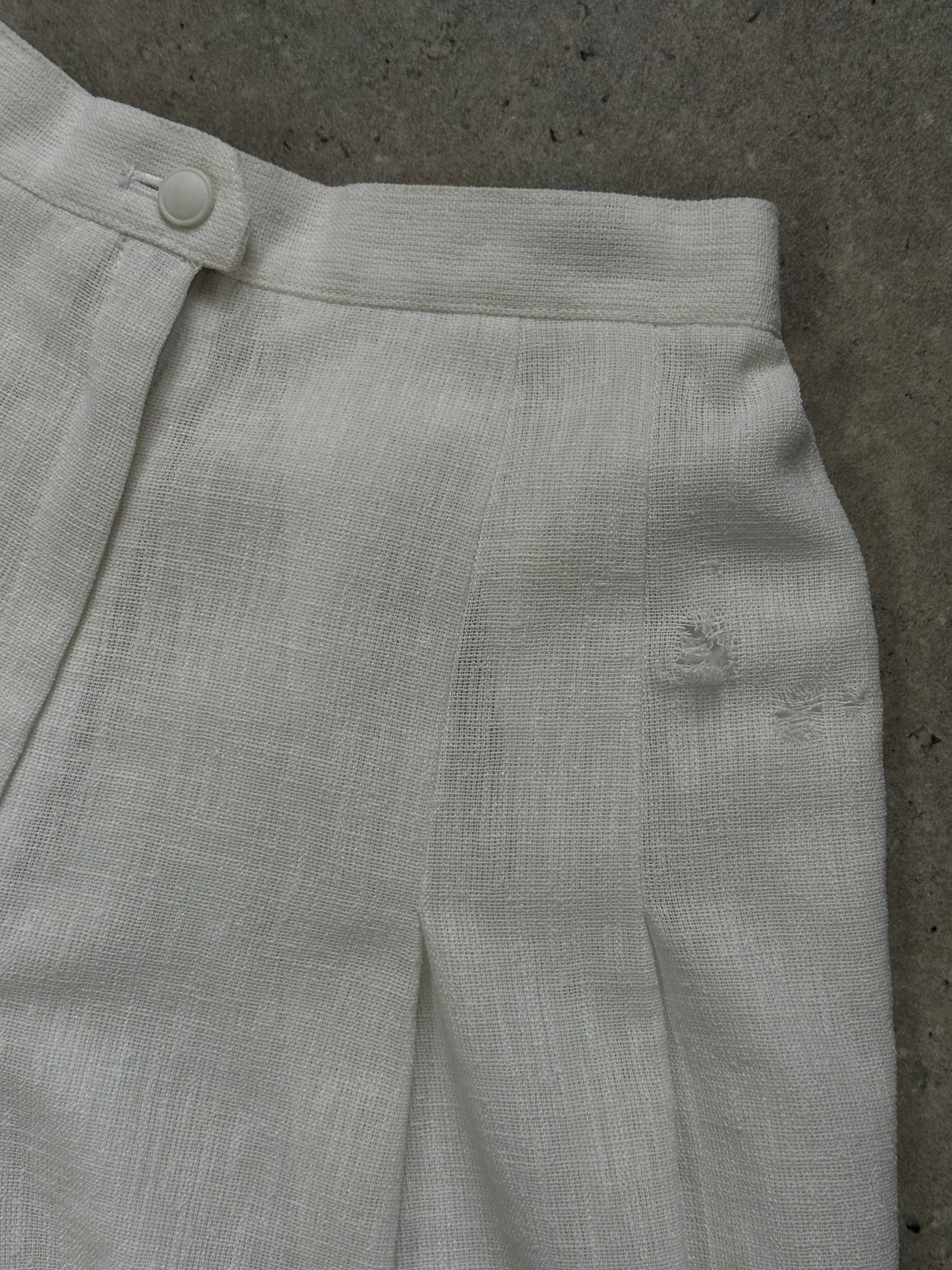 Vintage Japanese 1990s high-waisted pleated culottes shorts in a classic style, featuring a relaxed fit and retro design.