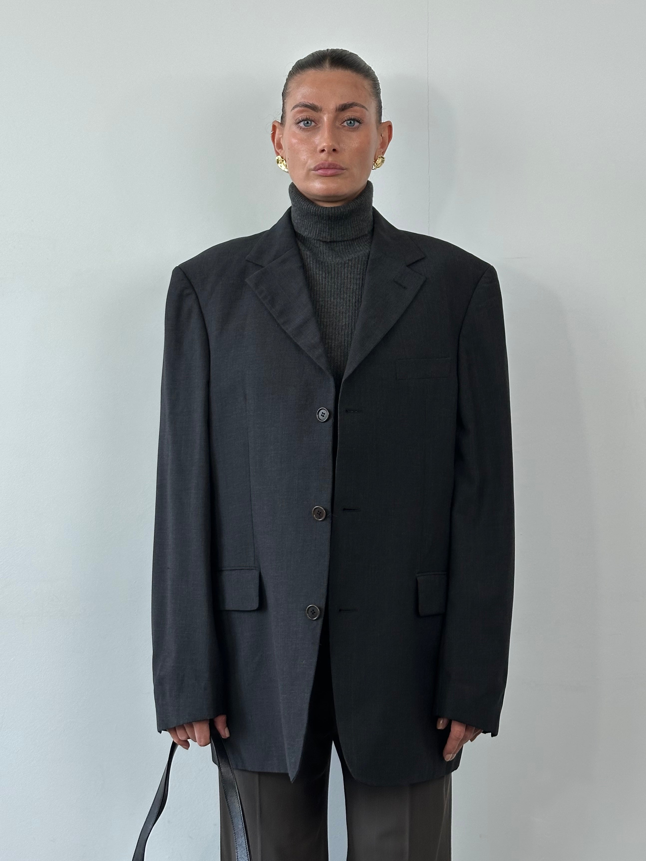 Hugo Boss men's virgin wool single-breasted blazer in size 42R/XL, shown in a tailored fit with classic lapel and front buttons.