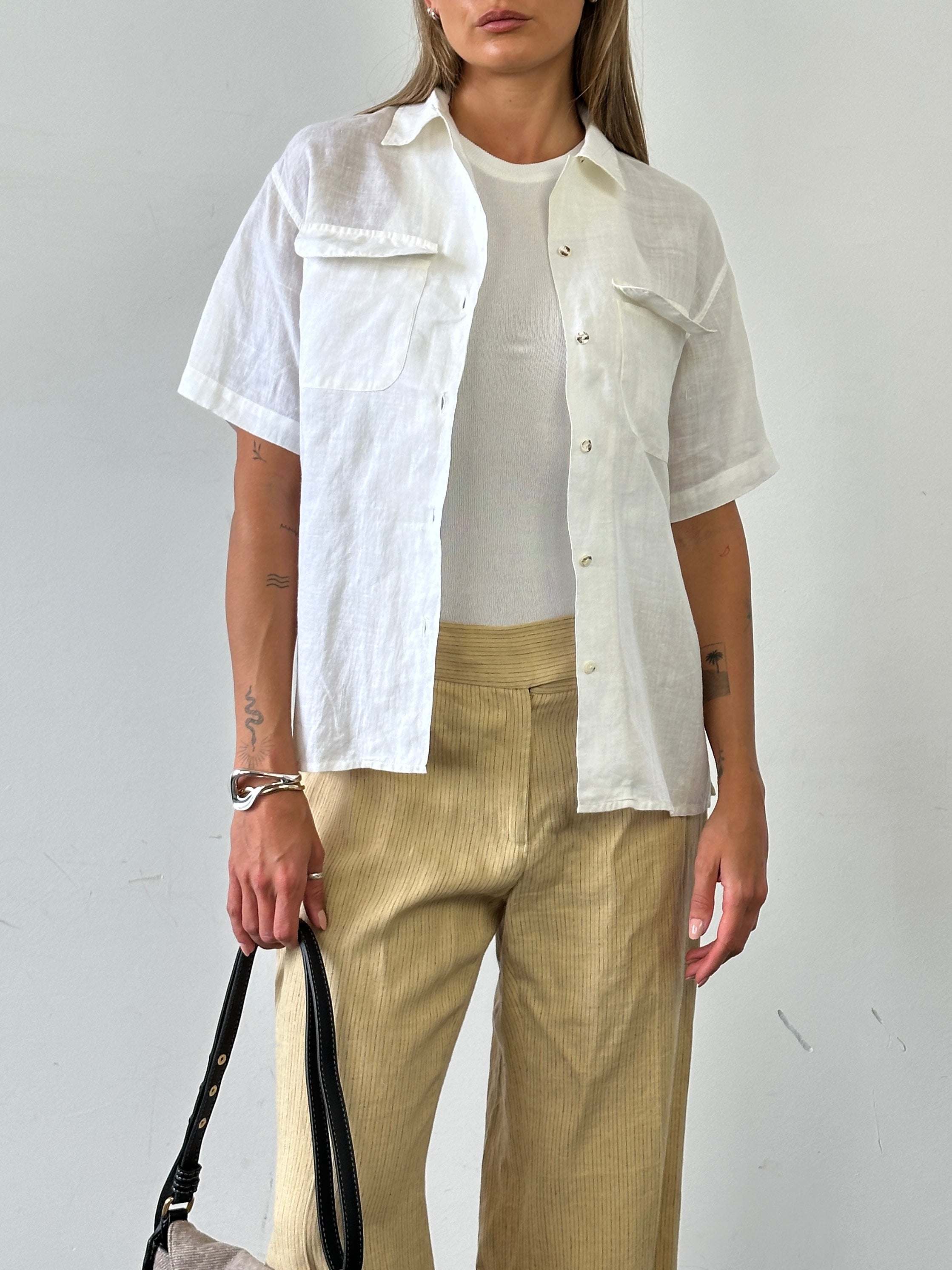 Vintage Italian vintage pure linen short sleeve shirt in size M, featuring a classic fit and lightweight breathable fabric.