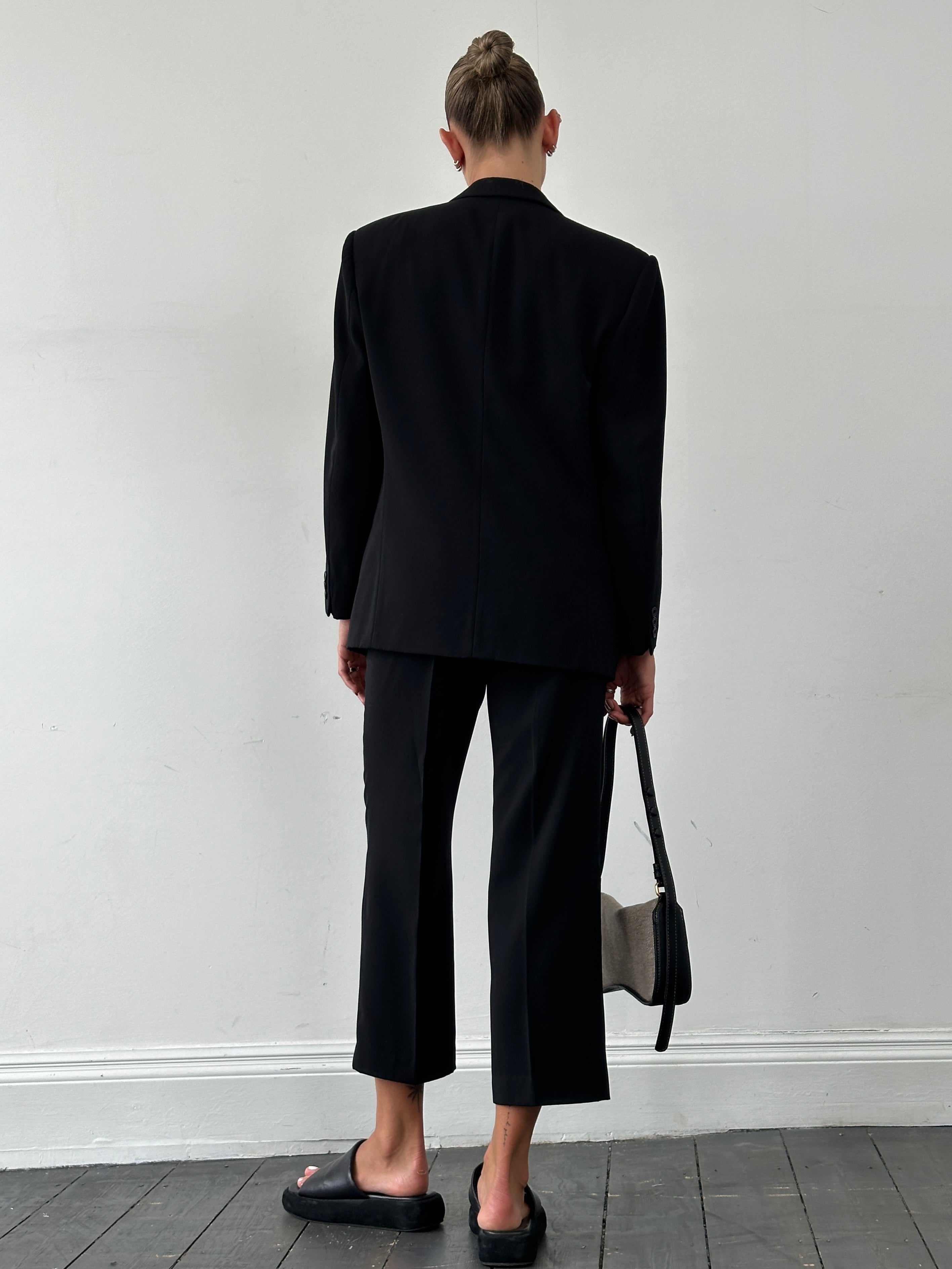 Vintage single-breasted three-piece suit in size 36R with W28 trousers, featuring classic tailored design and stylish lapel details.