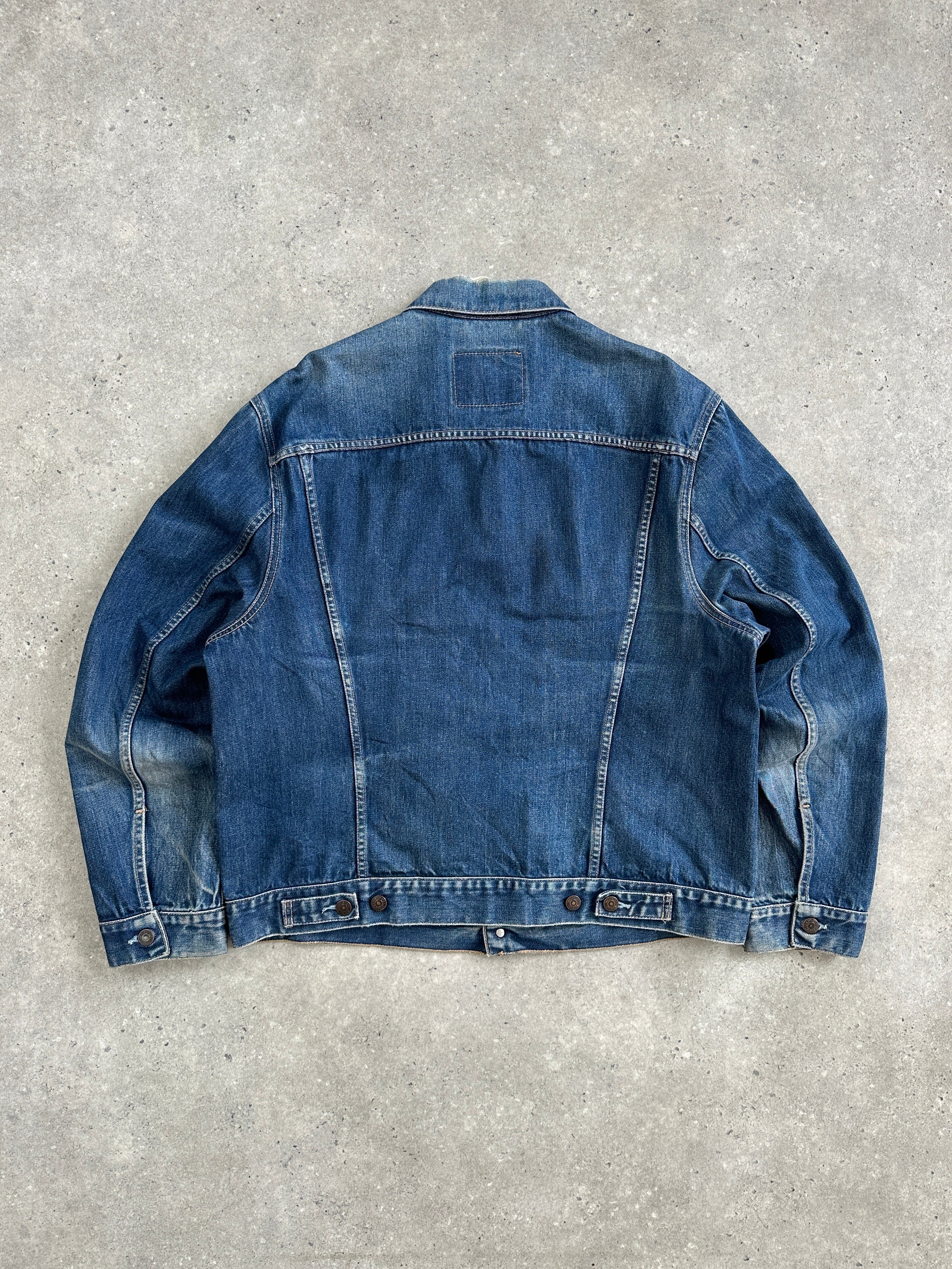 Levi’s 1990s mid wash denim jacket in XL size, featuring classic design and visible stitching, casual outerwear for men.