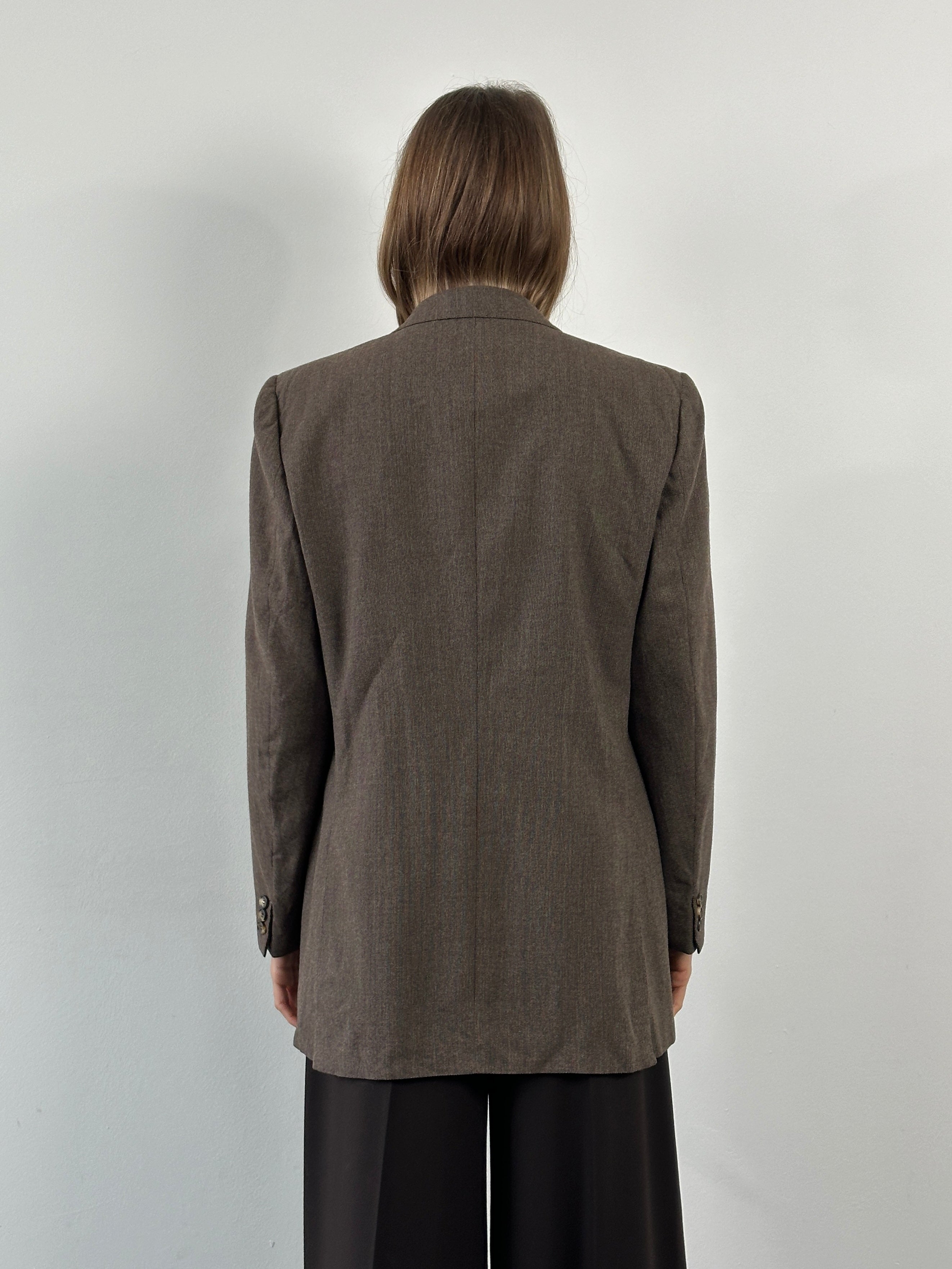 Burberry 1990s pure wool single-breasted blazer in size 42R/L, tailored fit with classic design and traditional buttons.