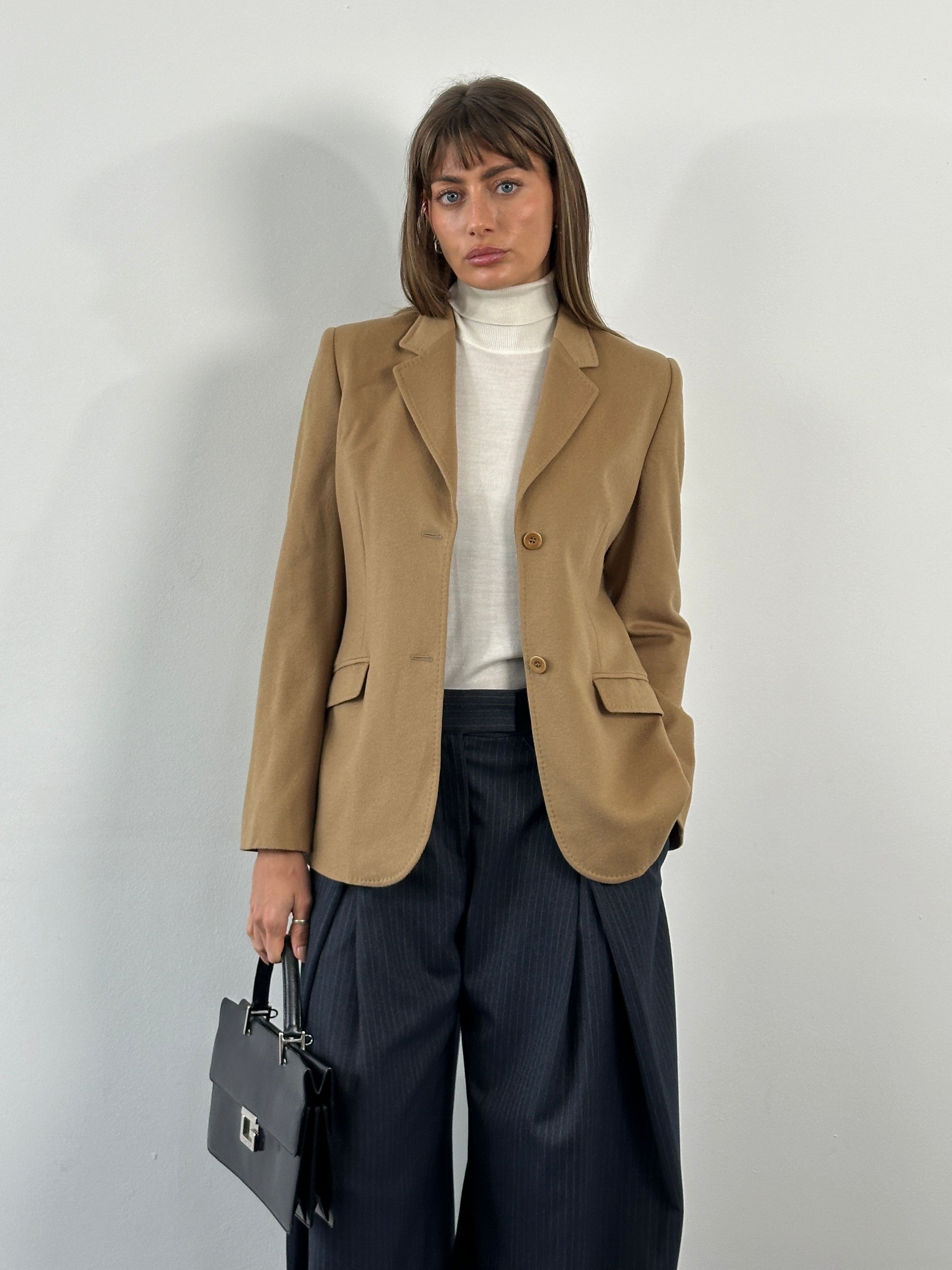 Burberry 2000s brushed pure wool single-breasted blazer in black, tailored fit, with notch lapel and button closure.