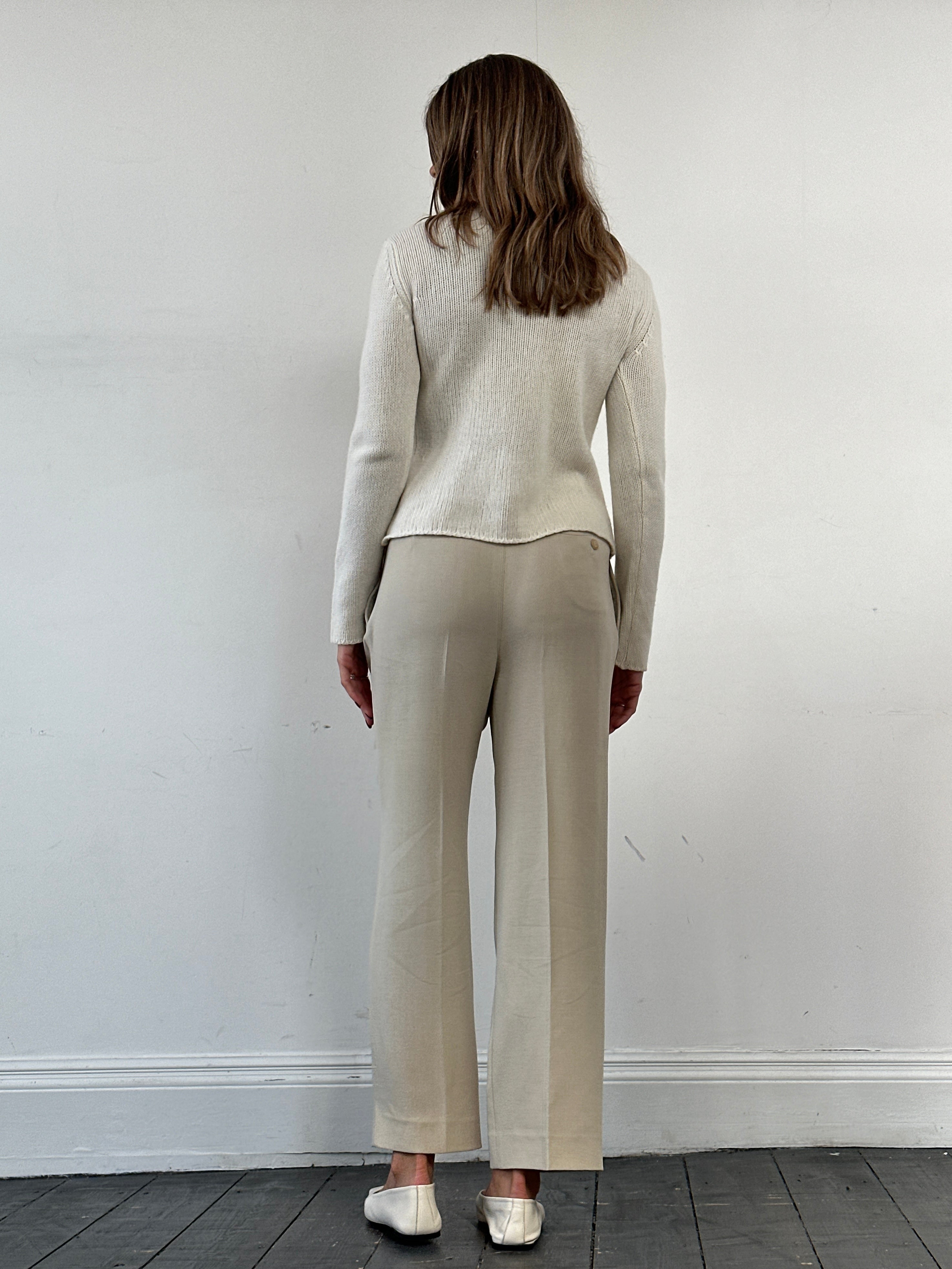 Max Mara pure wool straight leg tailored trousers in size W28, shown flat with a classic, clean design and smooth fabric.