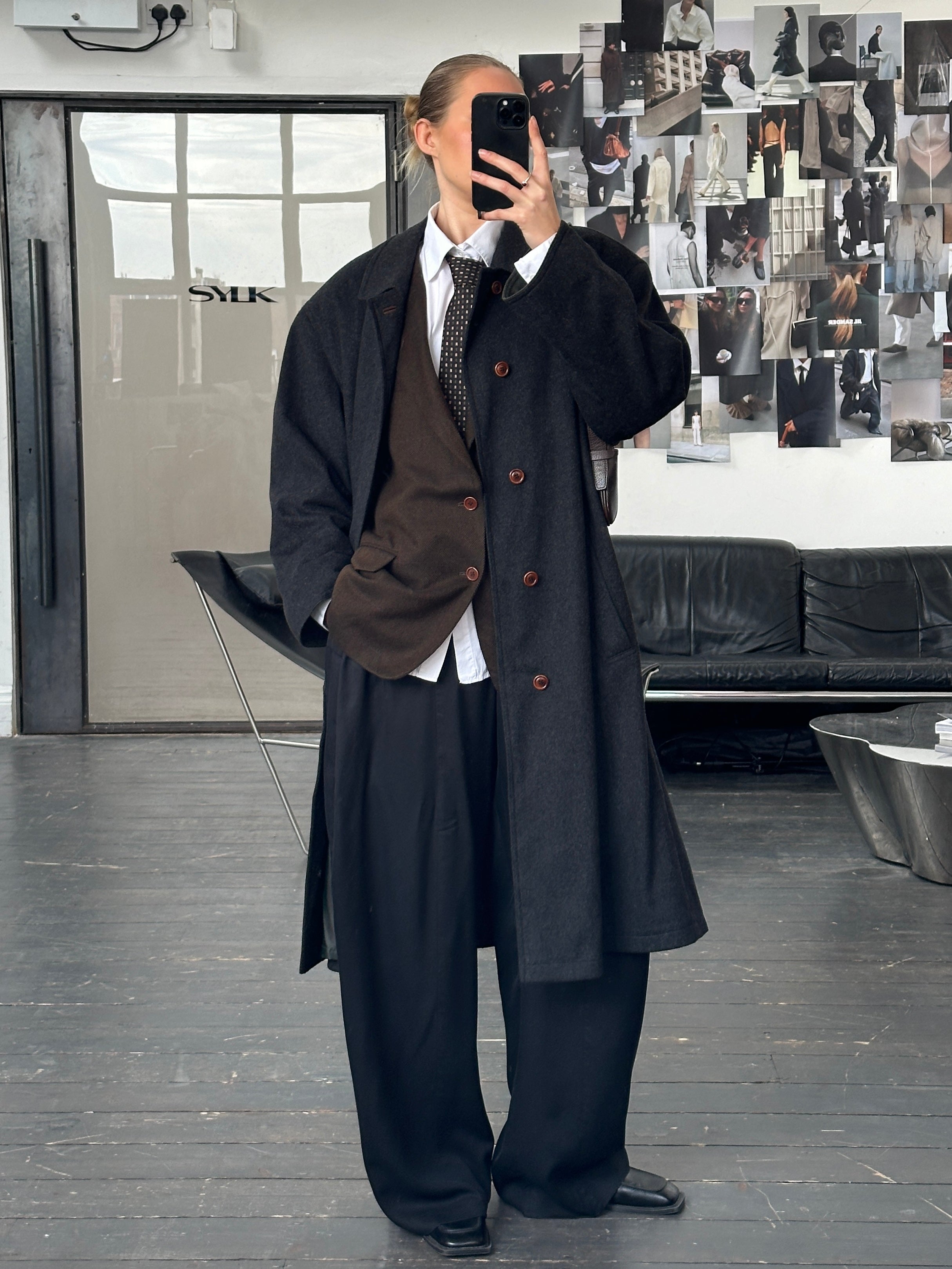 Vintage 1990s wool and cashmere coat with concealed placket in size XL, featuring a classic tailored design.