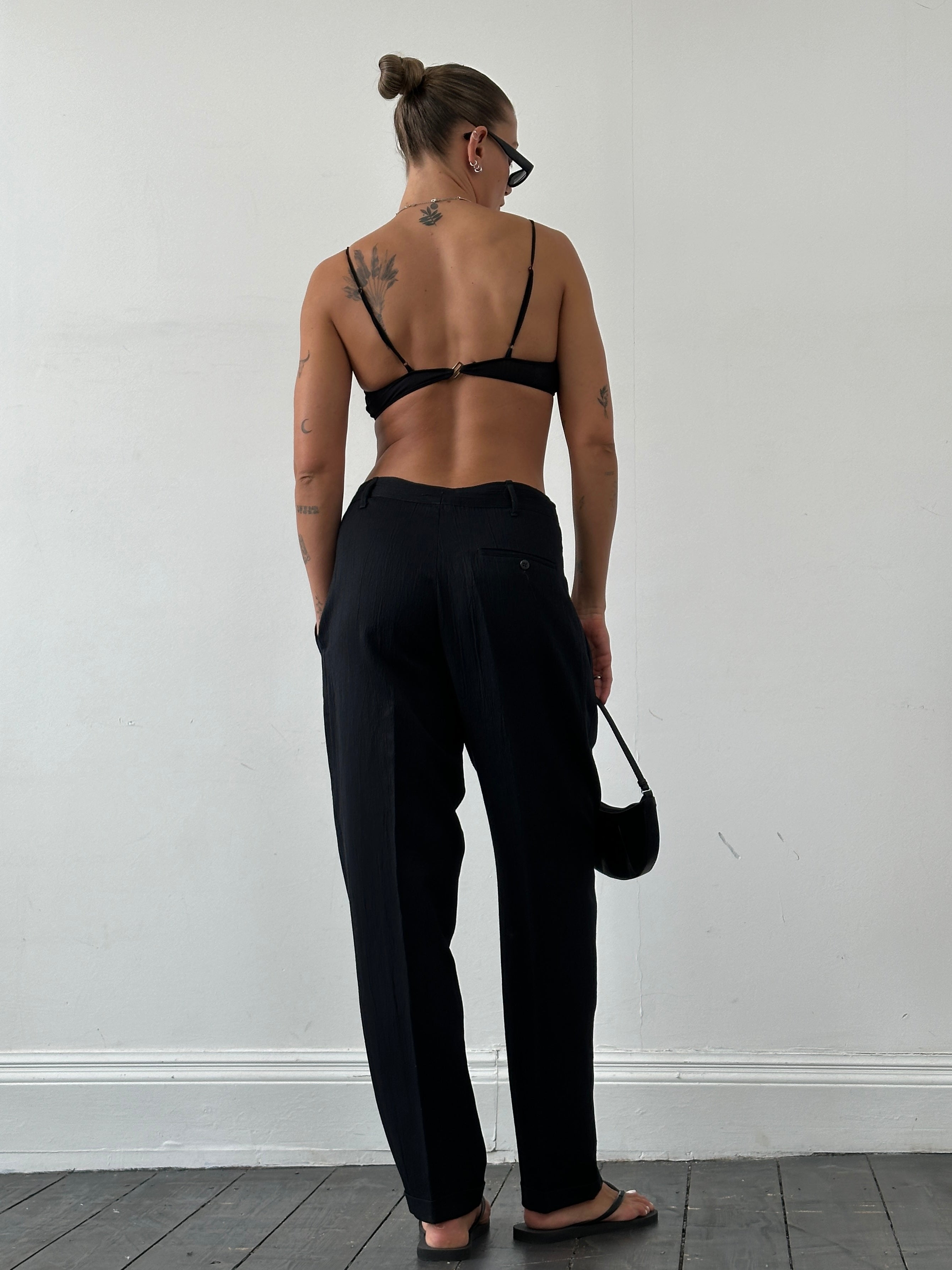 Vintage Italian high-waisted crinkle tapered leg trousers, tailored fit, size W30, featuring a vintage-inspired design.