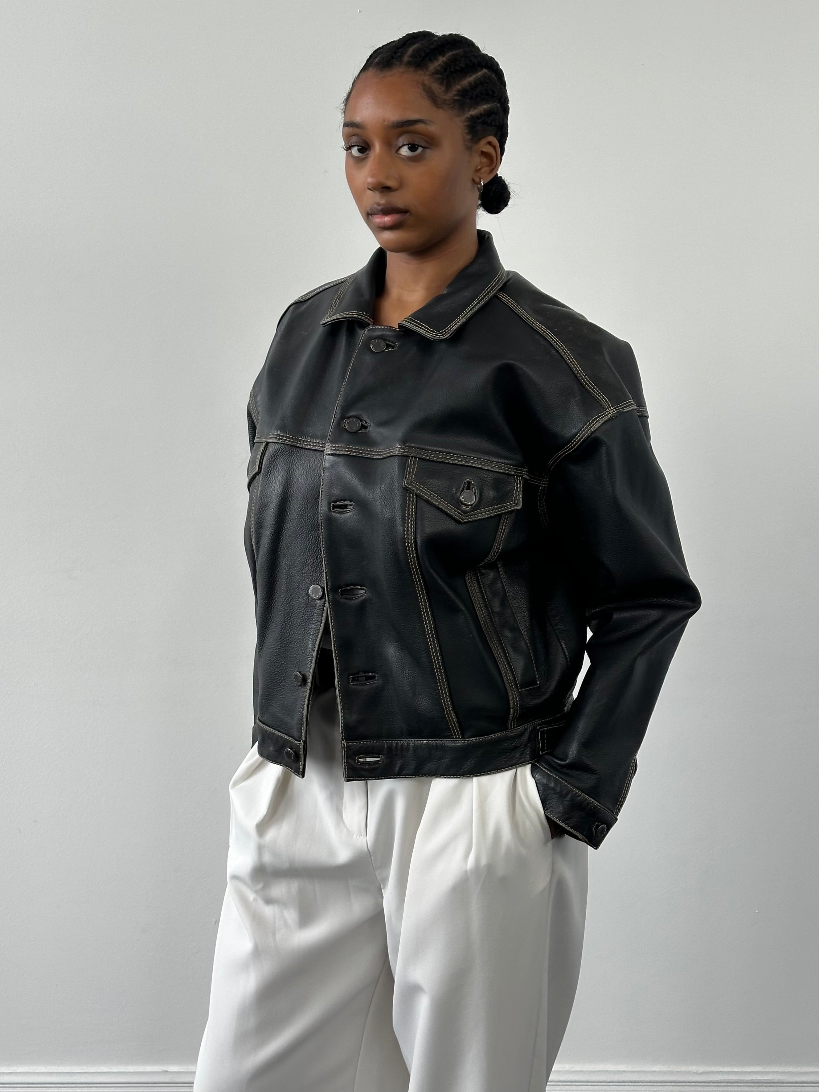 Vintage 1990s leather boxy jacket in size M/L, featuring a classic design with a structured fit and authentic leather texture.