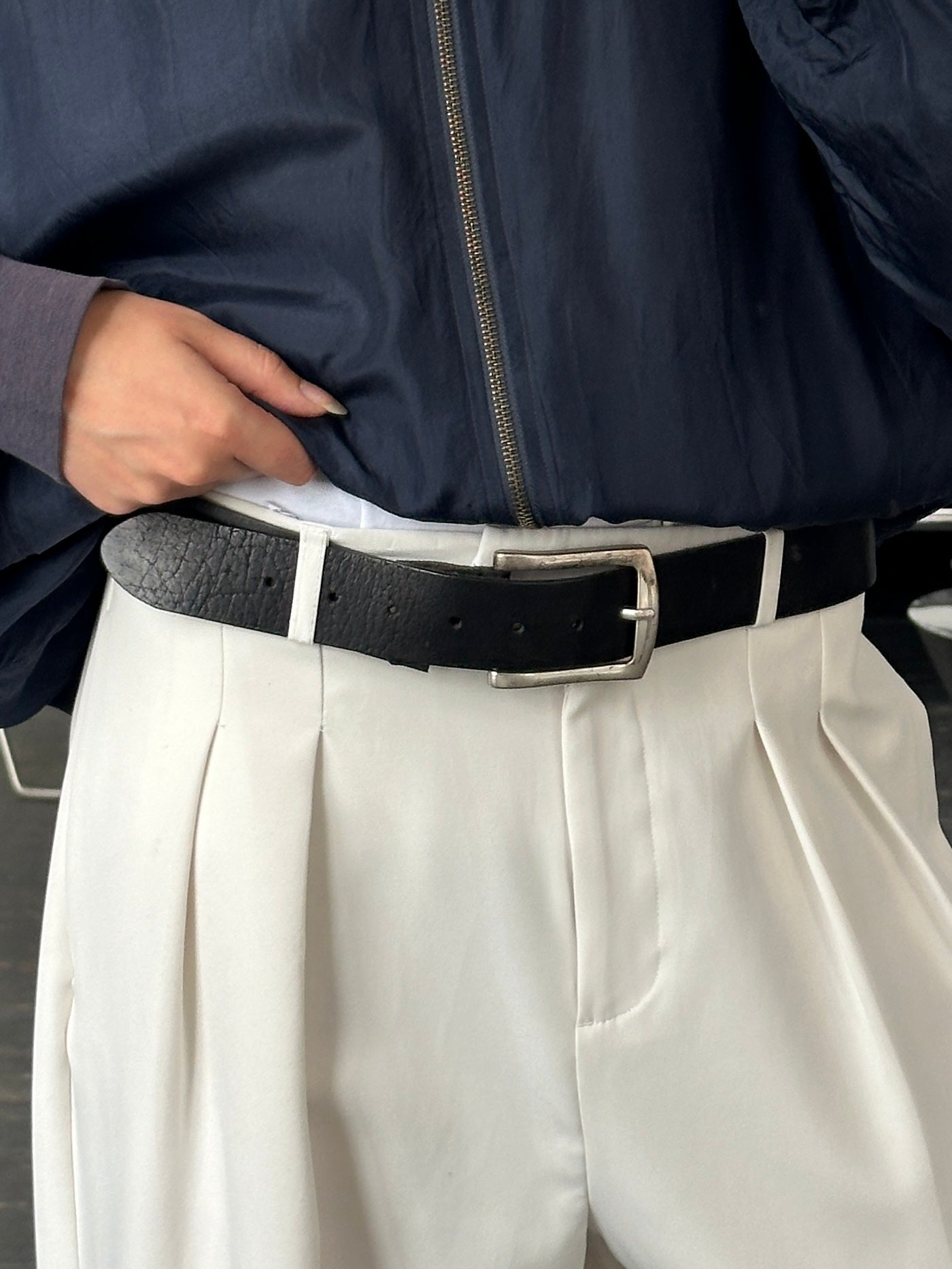 Vintage Italian 1990s chrome leather belt with vintage style, adjustable 34-38 inches, featuring a classic design.