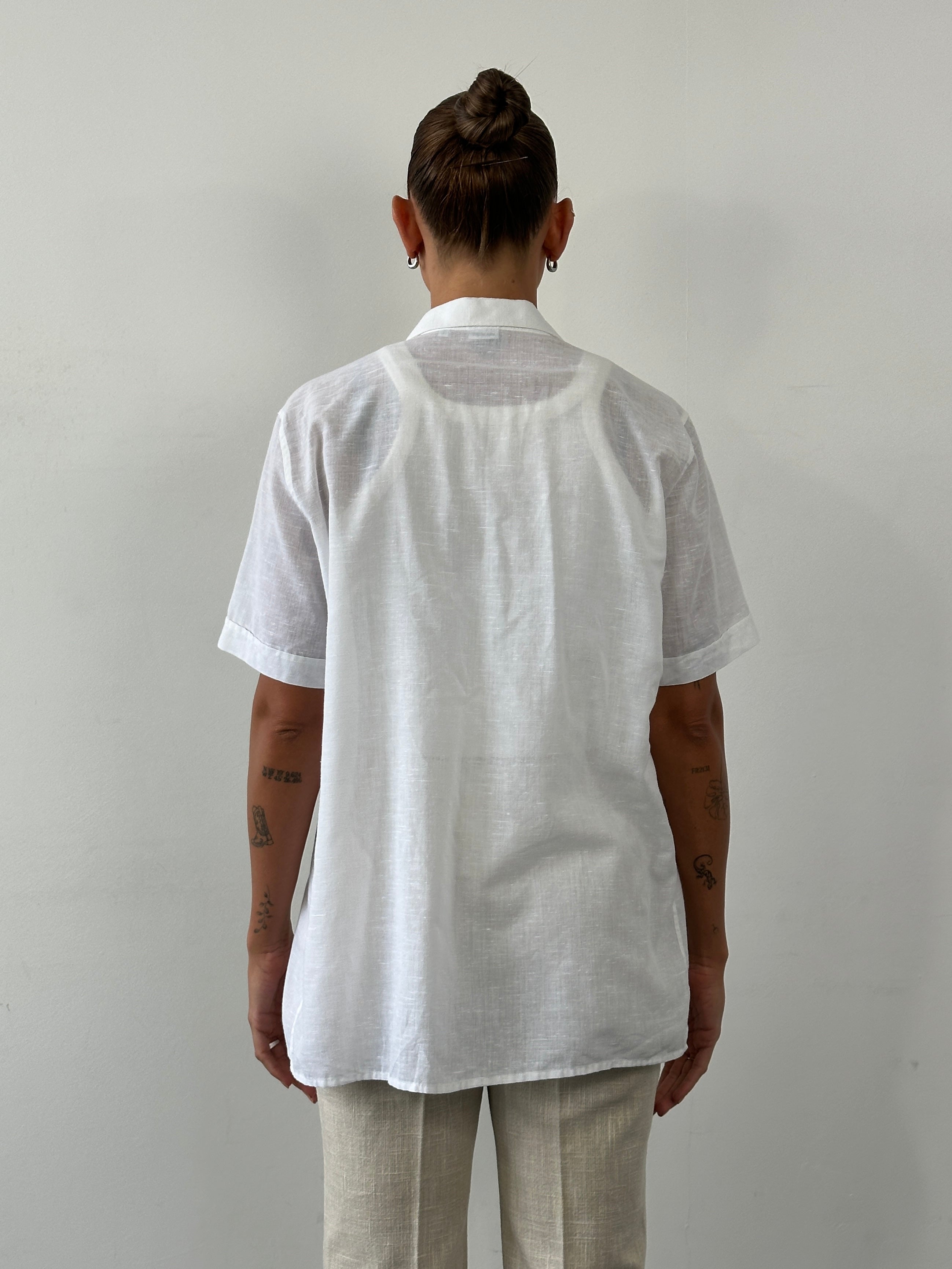 Vintage brand sheer short sleeve shirt in size M/L, lightweight and breathable with a vintage-inspired design.