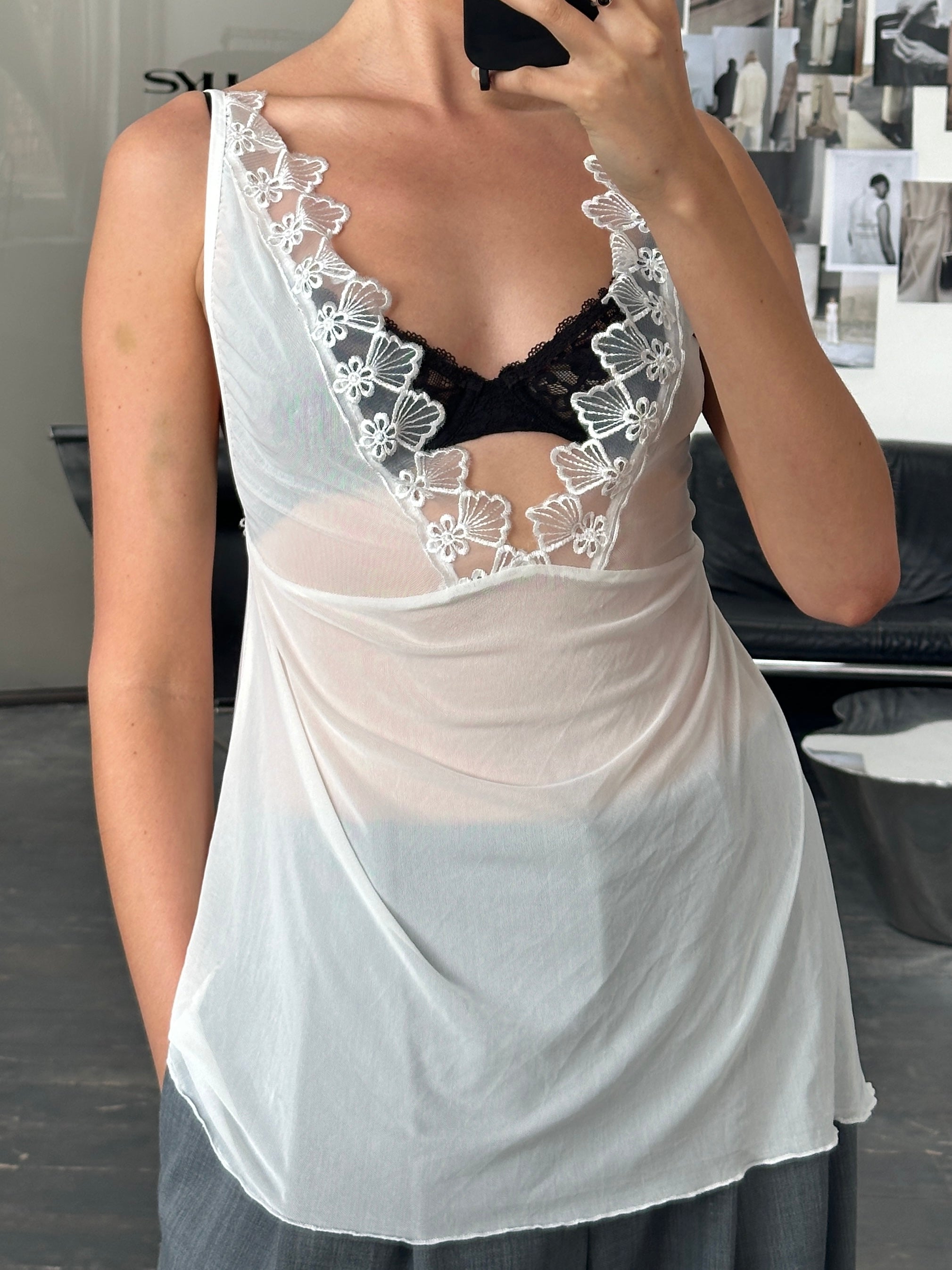Vintage 2000s lace tank top in size M/L, featuring delicate lace fabric and sleeveless design.