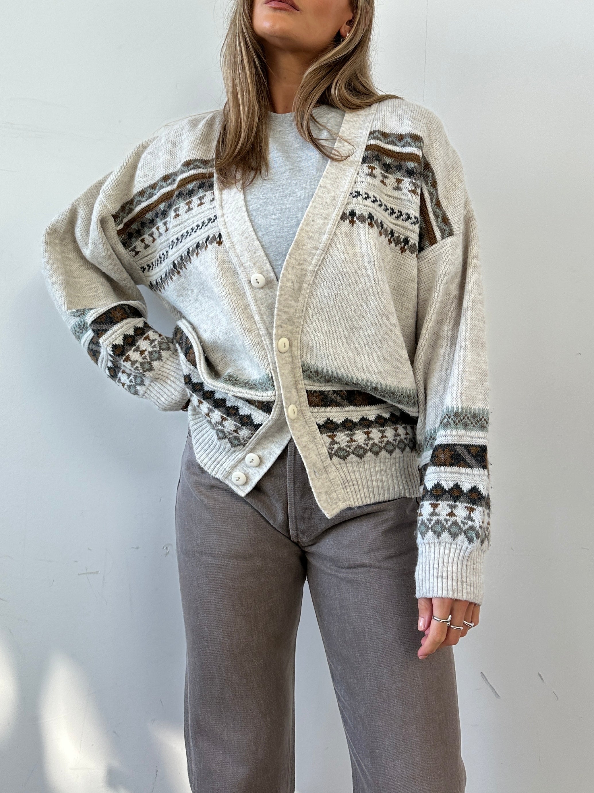 Italian Vintage wool print cardigan in size M/L with a classic knit pattern and vintage-inspired design.