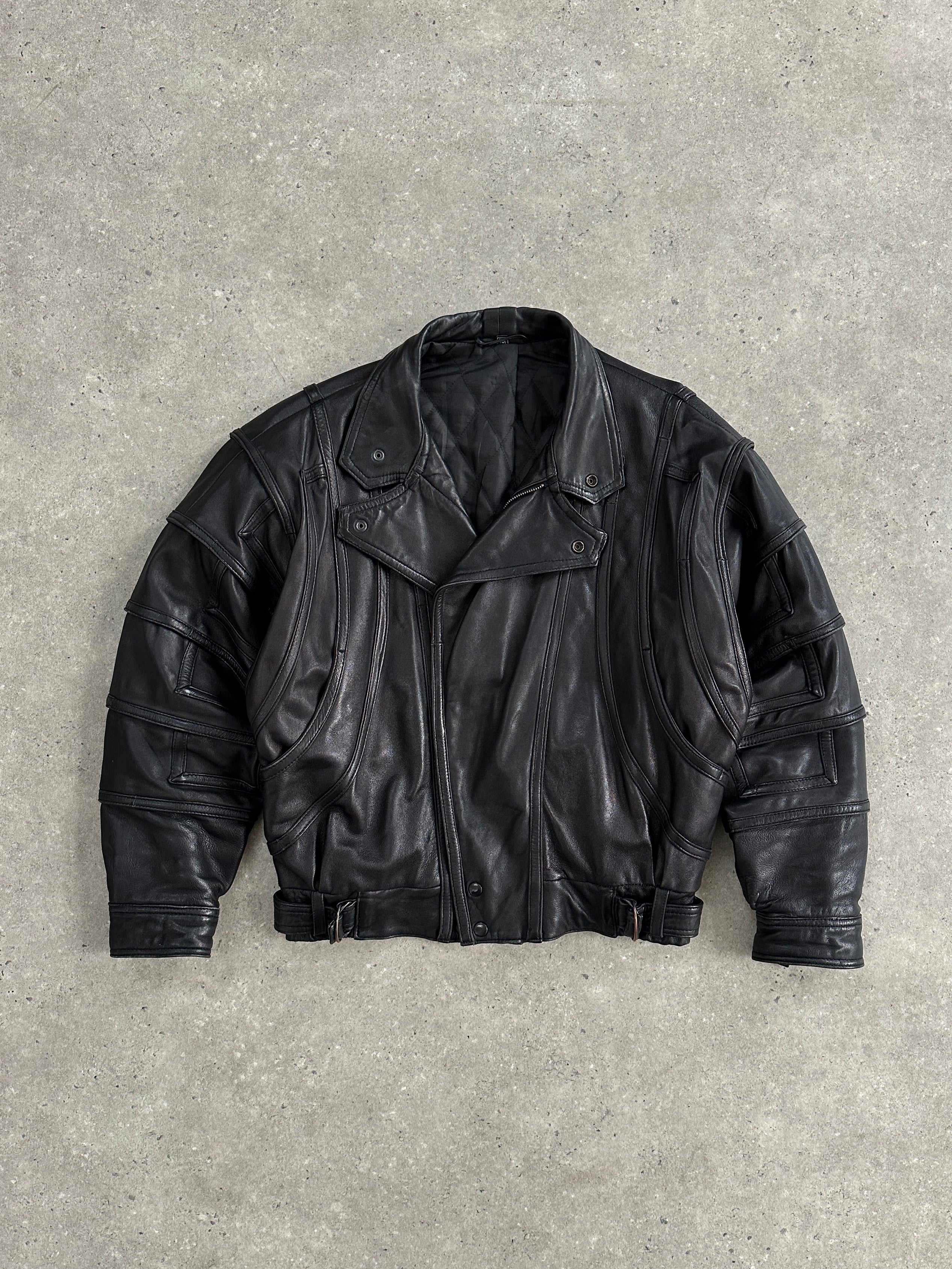 Vintage men's leather jacket in size M, featuring classic style and detailed stitching, made by Vintage.