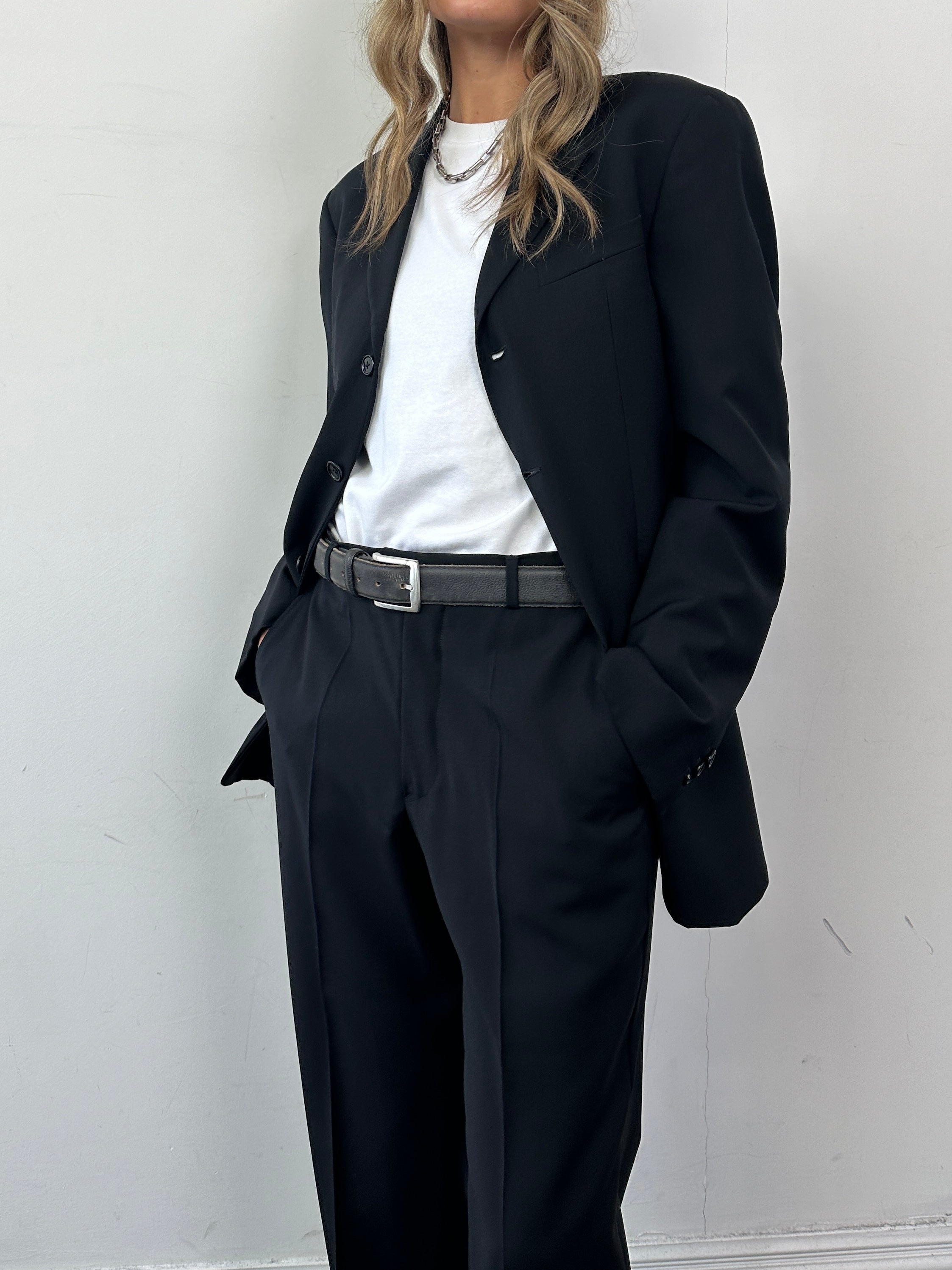 Armani Collezioni pure wool single-breasted suit jumpsuit in size 38R/W30, shown in a tailored fit with lapel details.