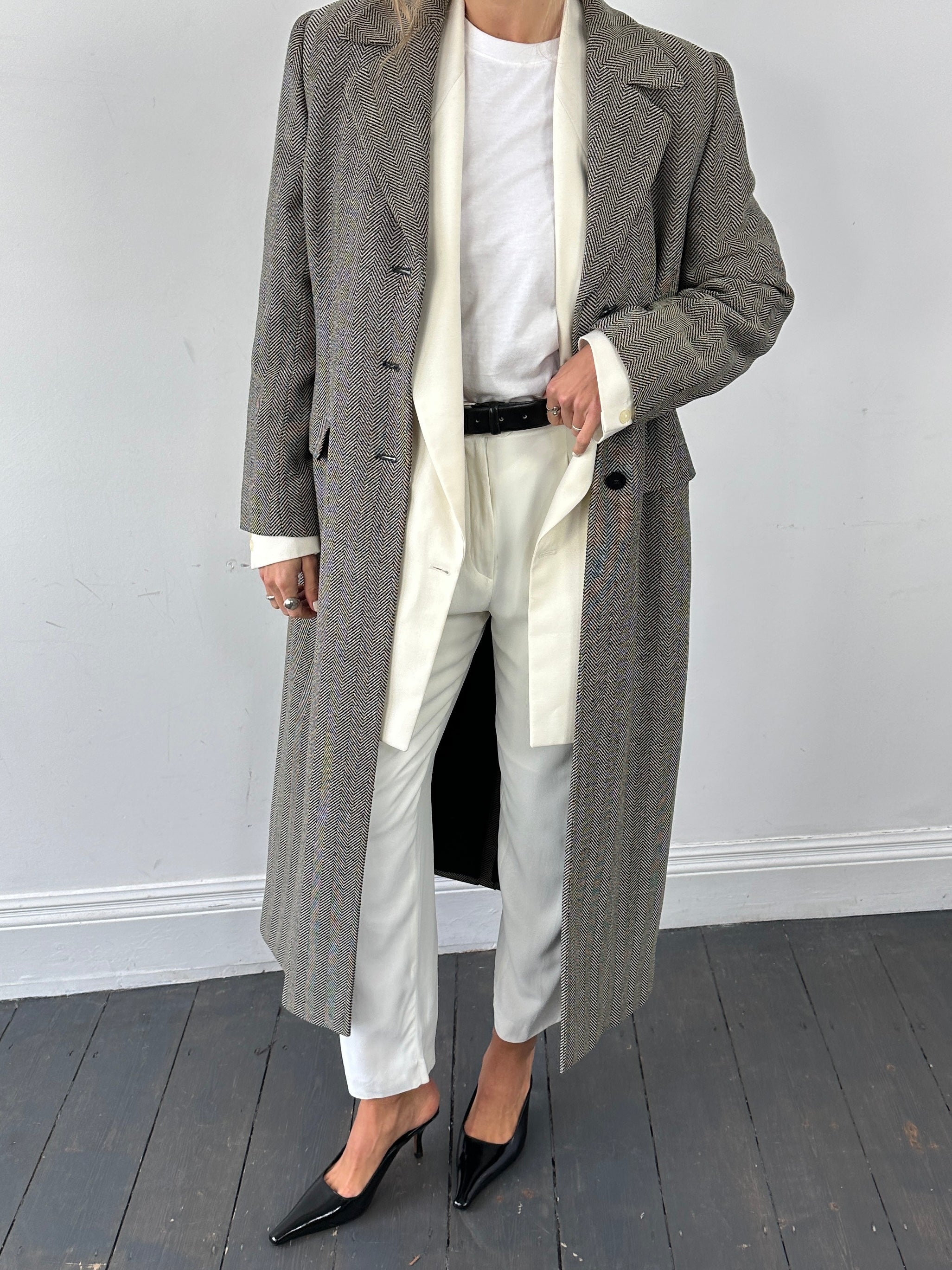 Giorgio Armani Le Collezioni virgin wool herringbone coat in size M, stylish tailored outerwear with classic pattern and elegant fit.
