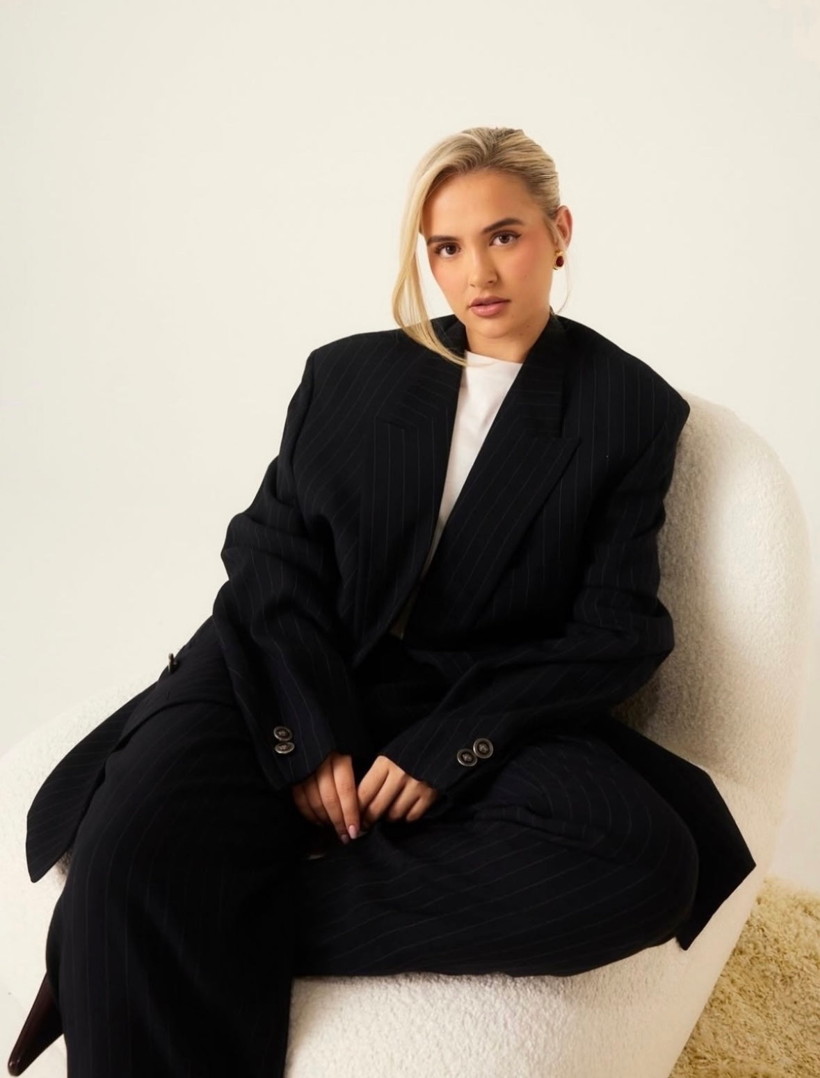 Versace Versus 1990s pinstripe double-breasted suit in size 44L/W34, tailored with classic bespoke style and sharp lapels.