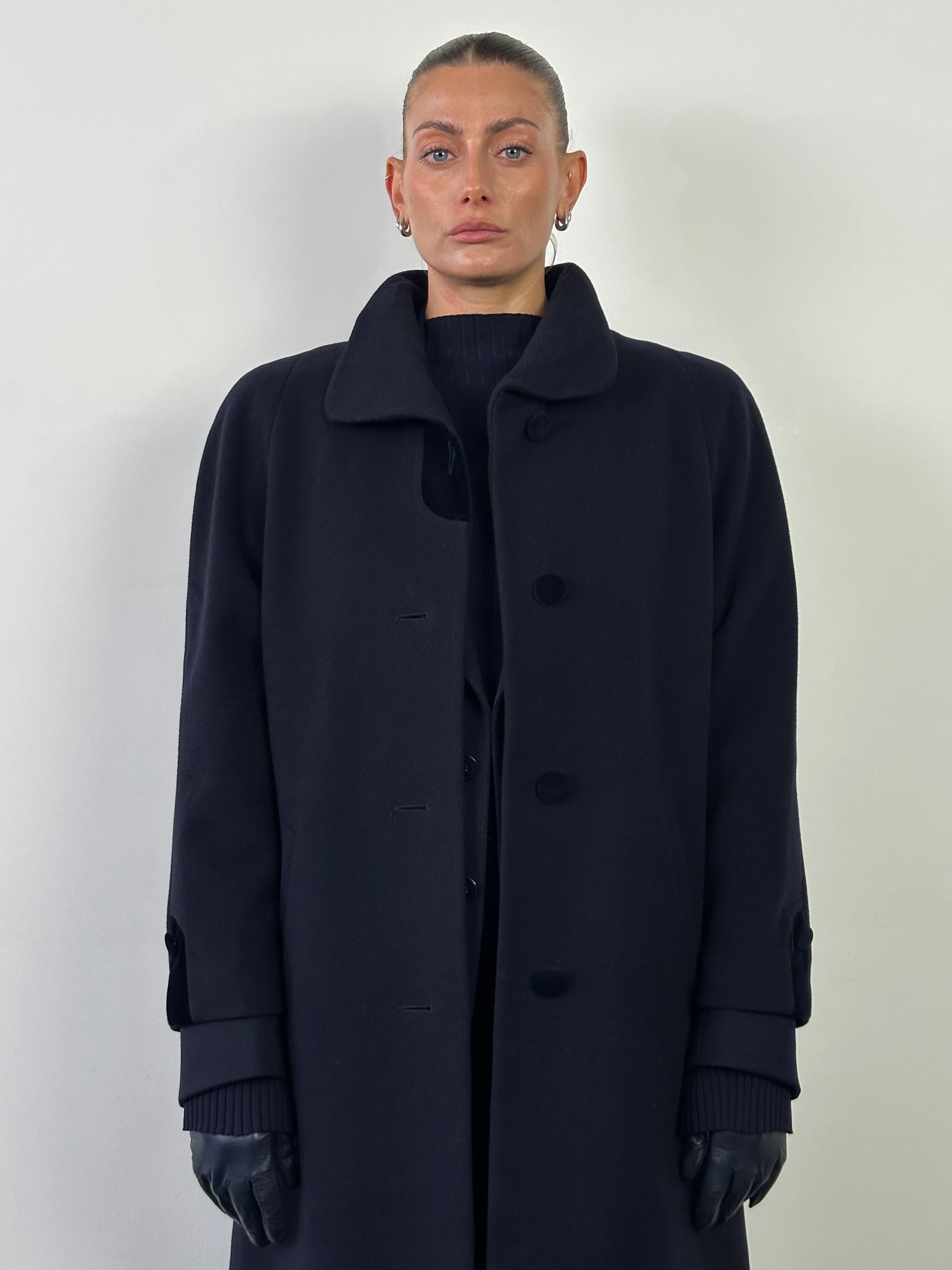 Vintage mohair wool velvet single-breasted coat in M/L size, featuring a classic design and rich texture.