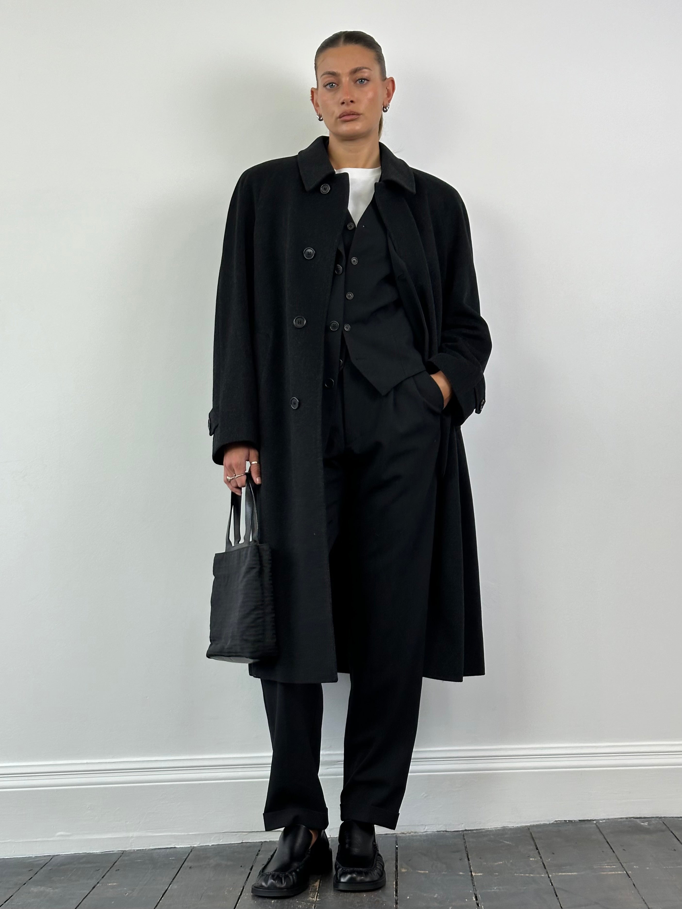 Loro Piana Viola coat in pure virgin wool, XL size, featuring a concealed placket, tailored coat for elegant winter wear.