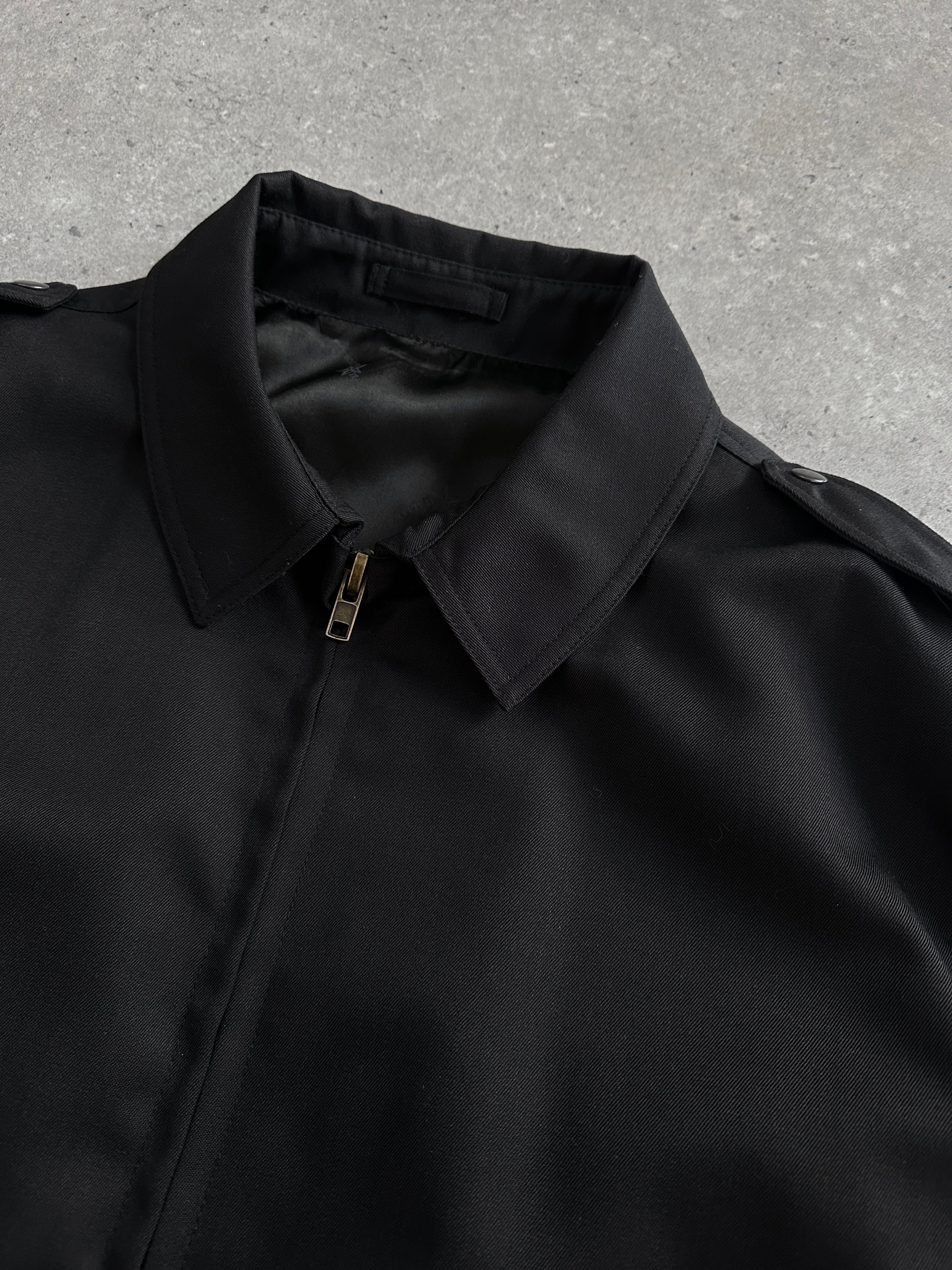 Vintage Italian 2000s pure wool bomber jacket in XL/XXL, showcasing classic design and textured fabric.