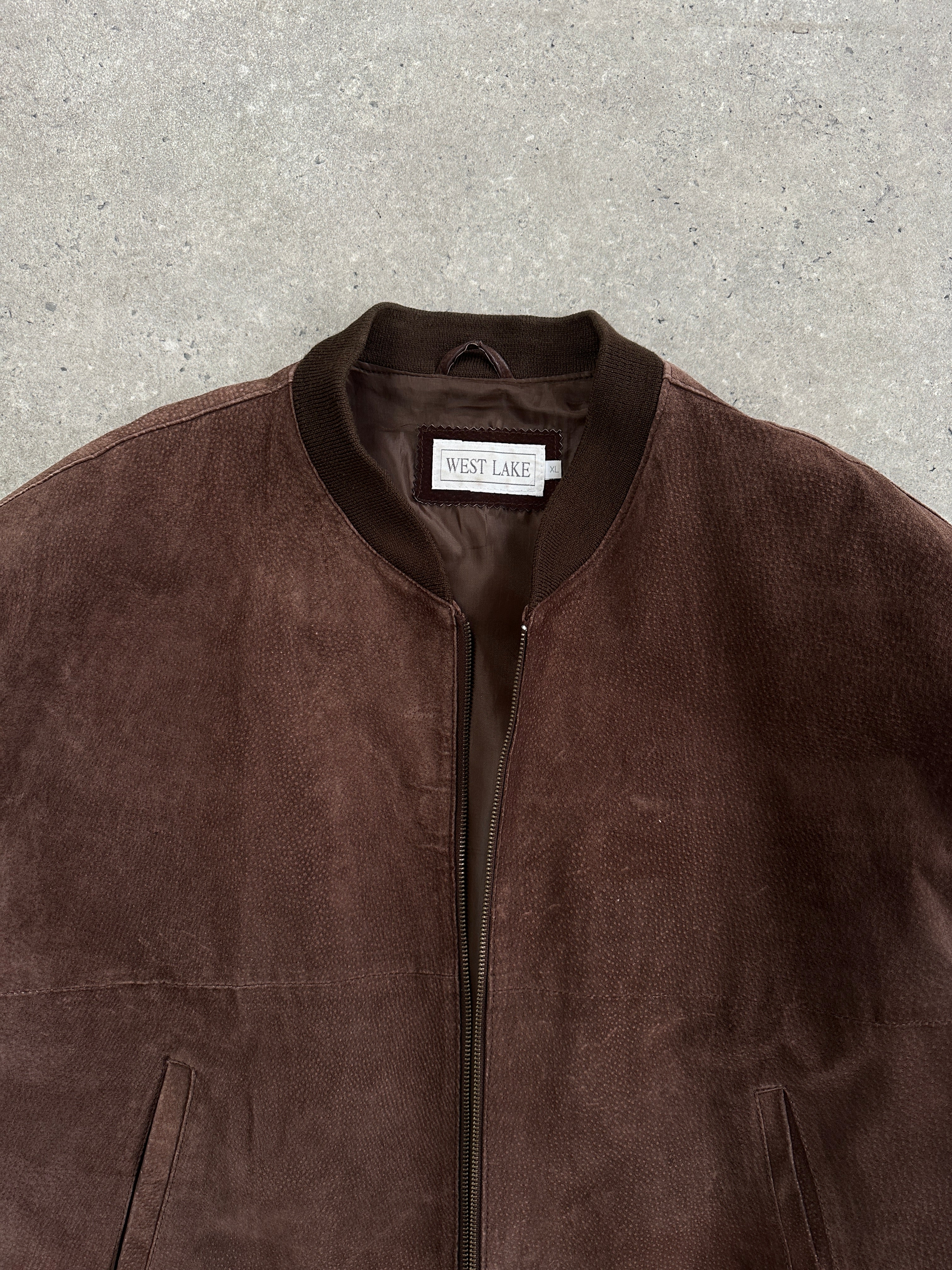 Vintage suede bomber jacket in XL/XXL style, featuring classic design and soft textured suede material.