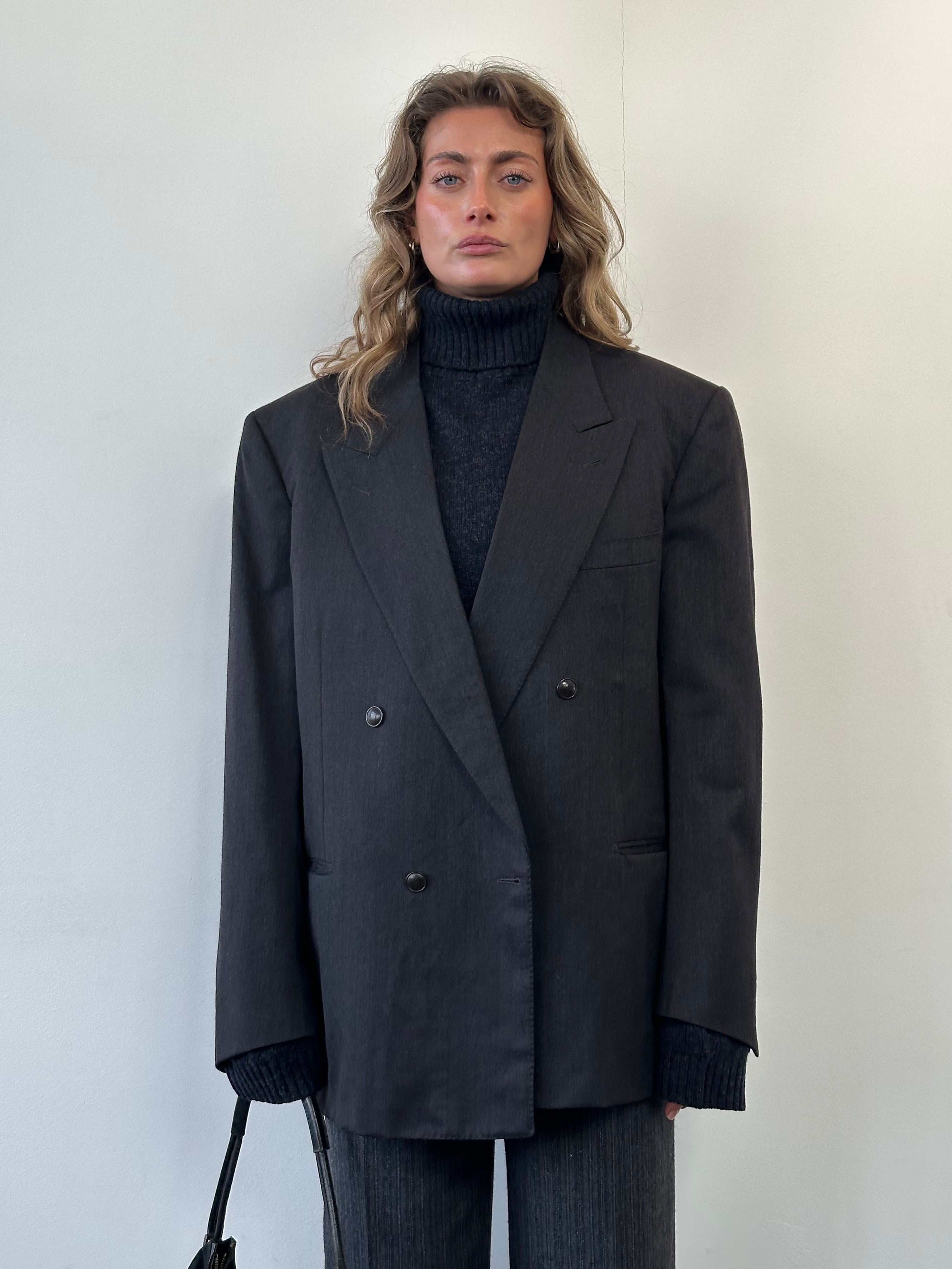 Yves Saint Laurent 80s pure wool bespoke button blazer in size 46R/XL, tailored with a classic fit and stylish lapel details.