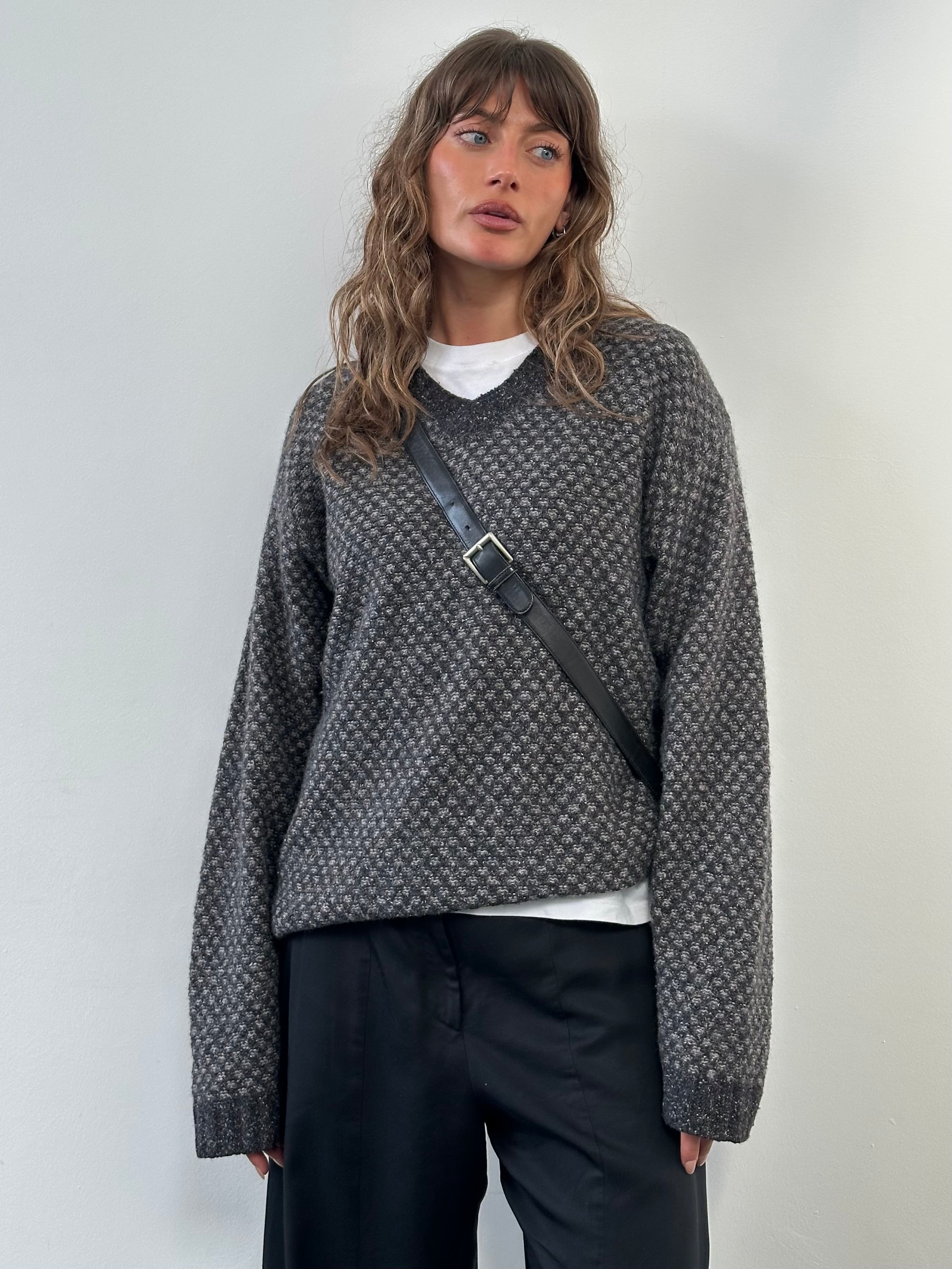 Vintage Italian 1990s V-neck wool silk knitted jumper in XL, showcasing soft knit fabric and classic design.