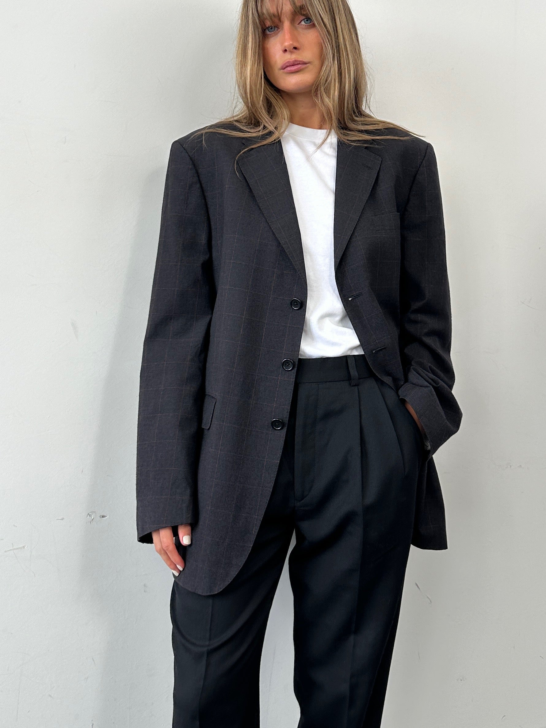 Aquascutum check pure wool single-breasted blazer in size 42L, featuring a classic tailored fit and stylish pattern.