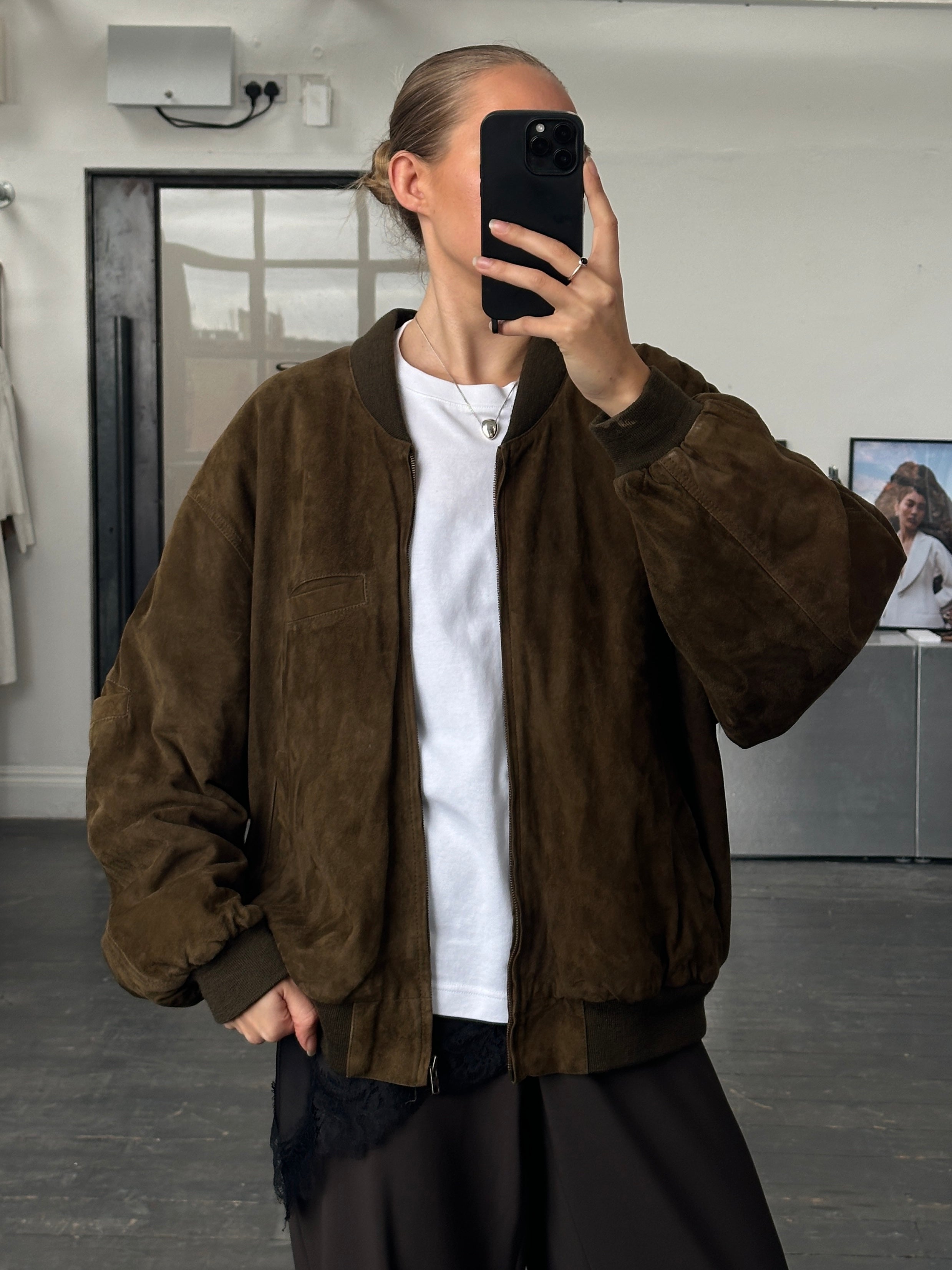 Vintage 1990s Daniel Hechter suede bomber jacket in XL, showcasing classic style, tan color, and detailed collar and cuffs.