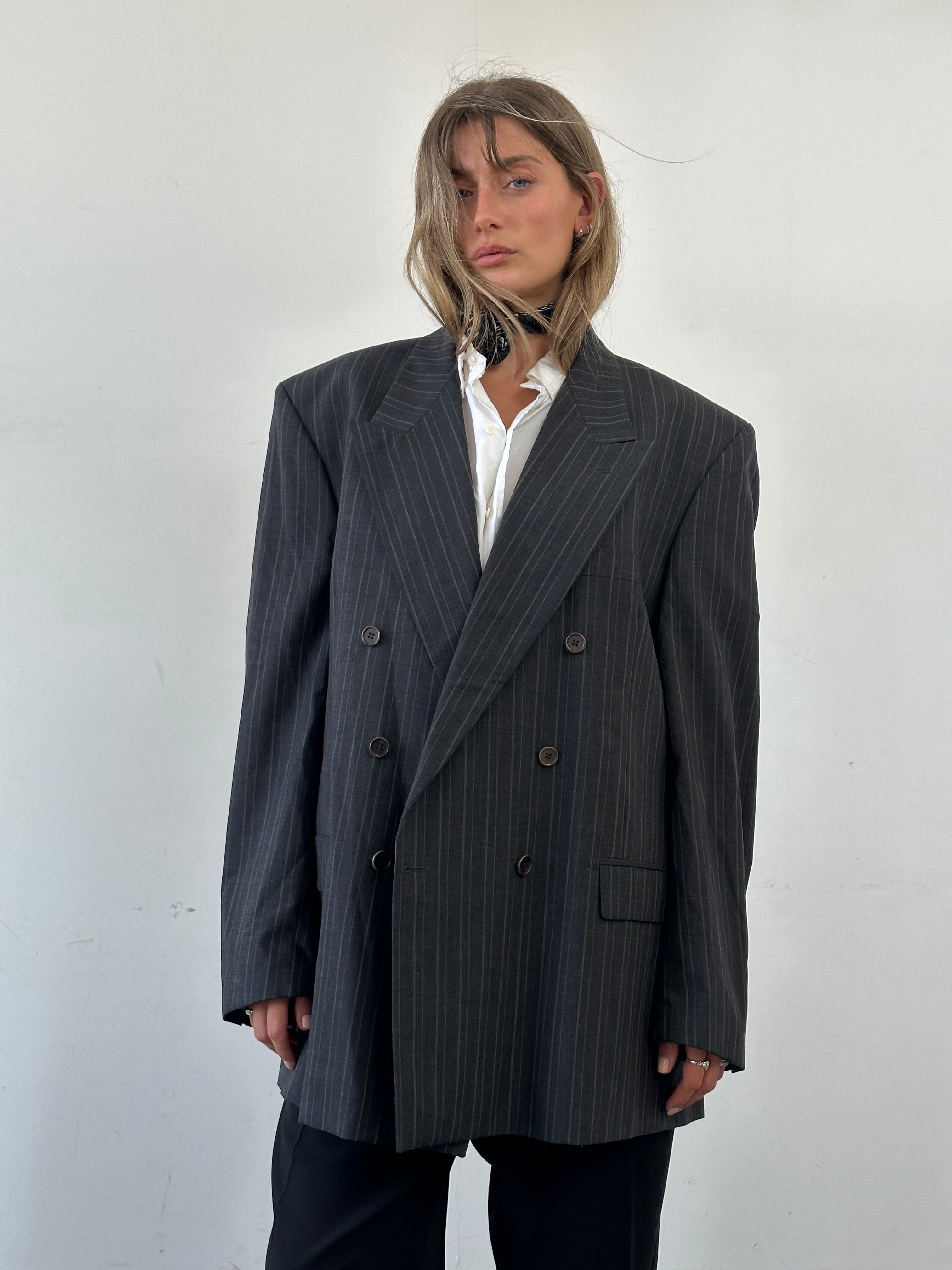Giorgio Armani Le Collezioni striped pure wool double-breasted blazer in XXL, featuring classic design and tailored fit.