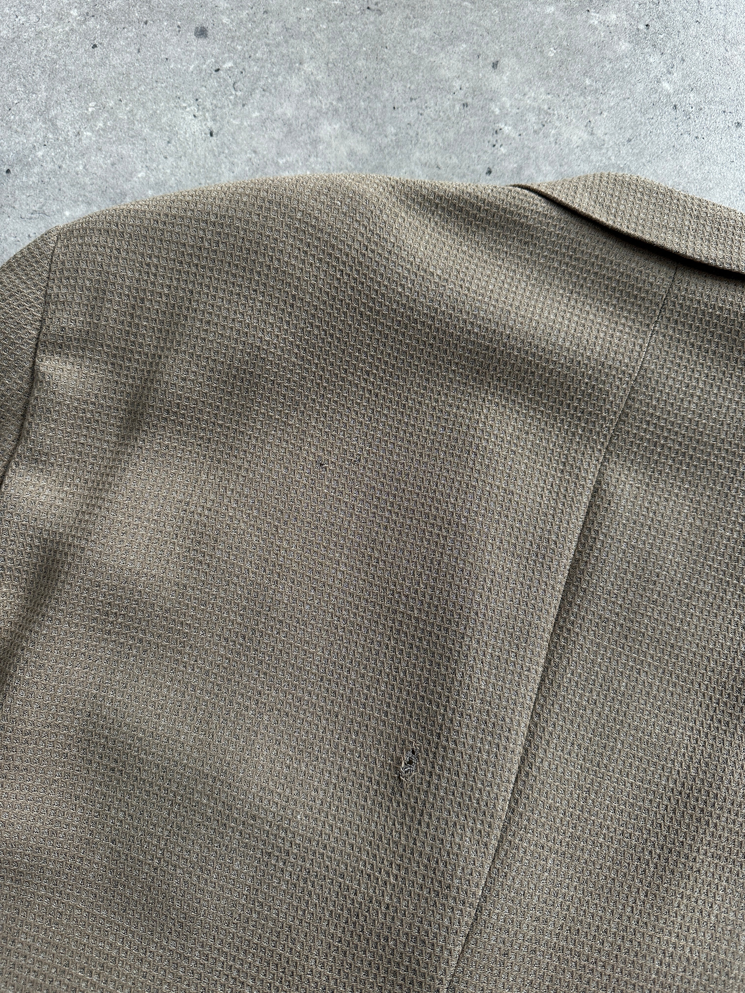 Giorgio Armani Le Collezioni 1990s wool woven blazer in size 40R/L, tailored fit with classic lapels and textured fabric.