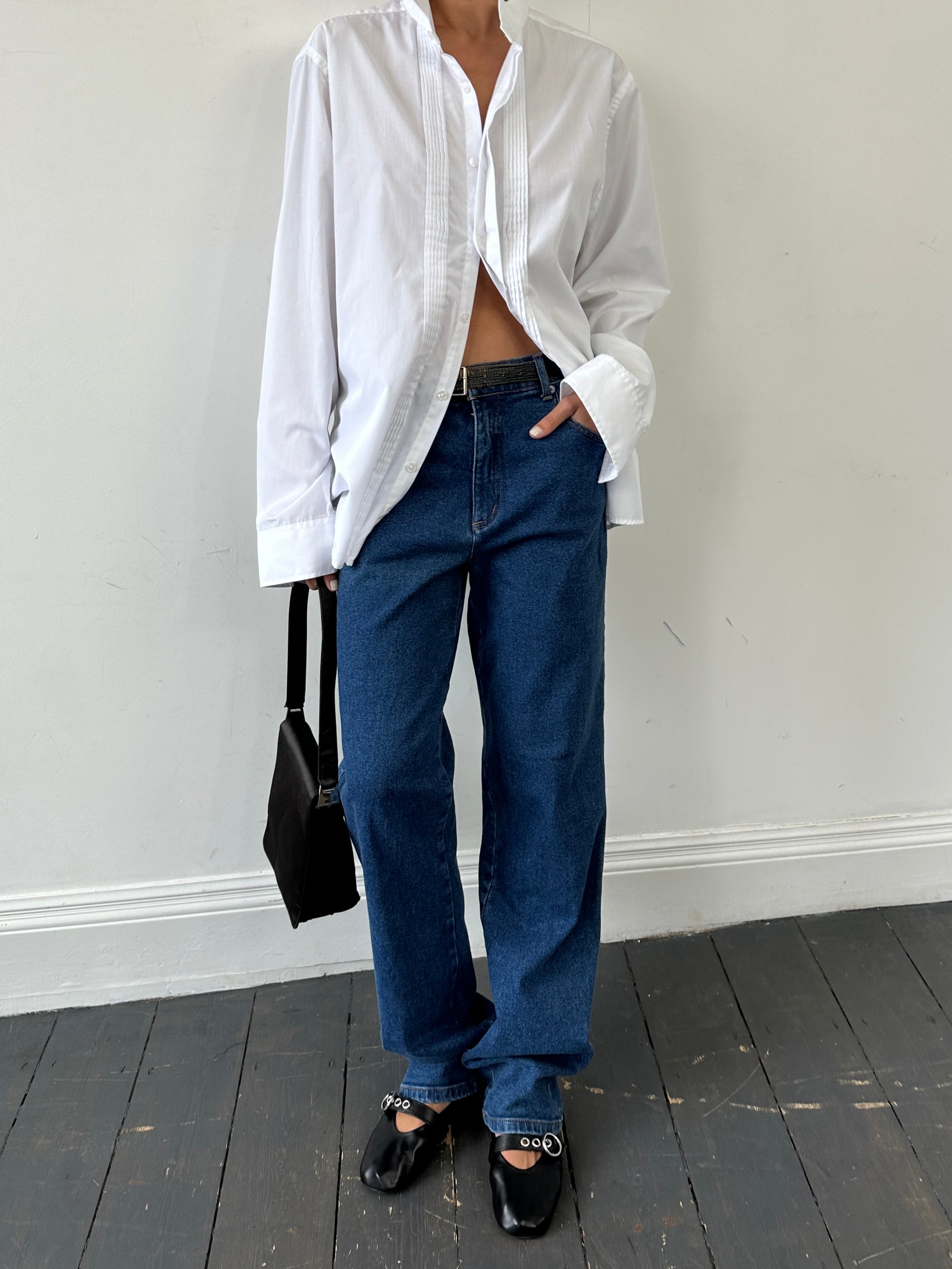 Vintage high waisted straight leg denim jeans, W32, showing classic blue wash and front pockets.