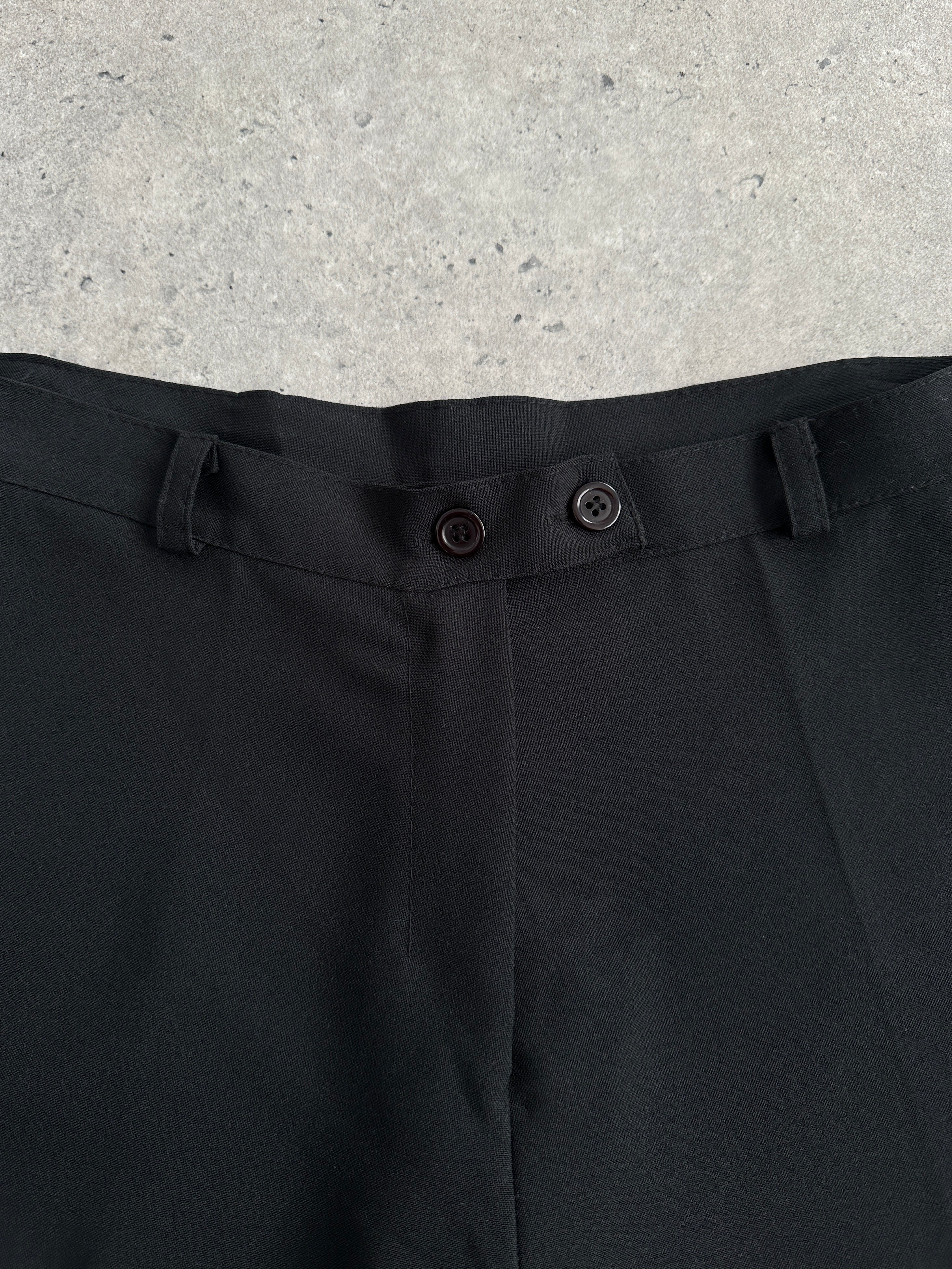 Vintage Italian mid-wasted straight leg tailored trousers in size W28, showcasing classic vintage style and high-quality fabric.