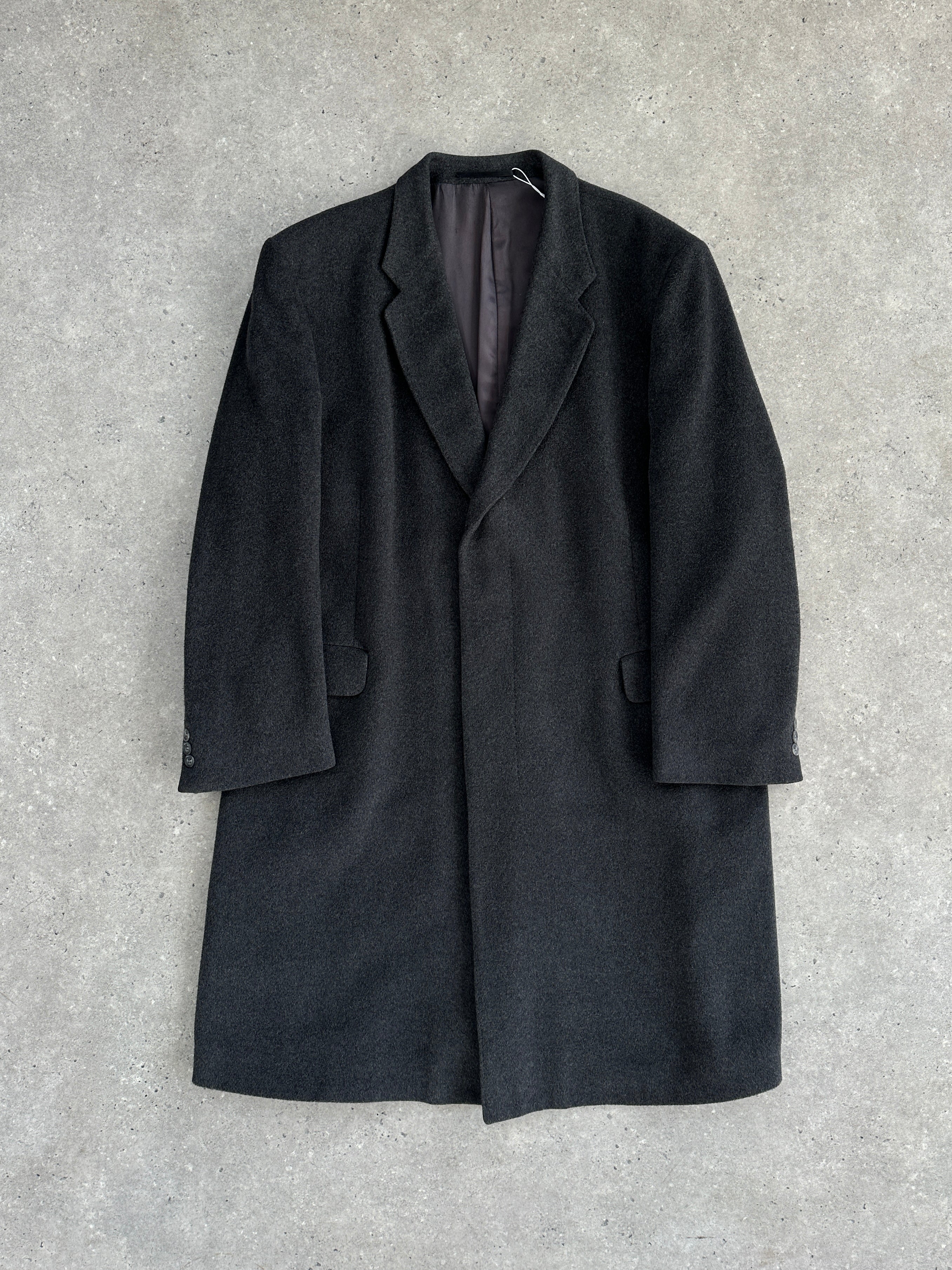 Vintage 1980s pure cashmere coat with concealed placket in XL, showcasing classic vintage style and soft, luxurious fabric.