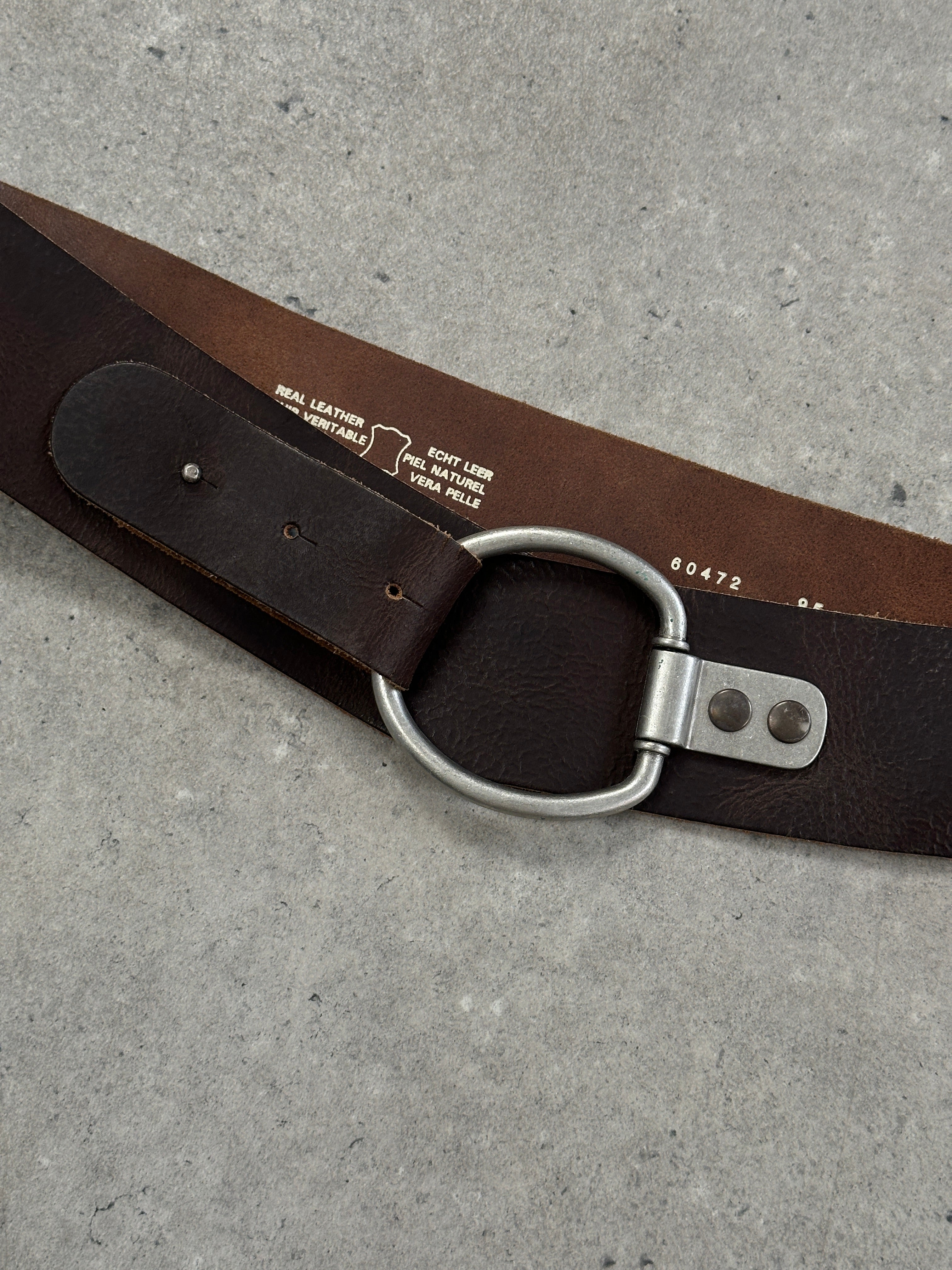 Vintage 1990s chunky leather belt in brown with a classic buckle, size W34-36, featuring a rugged, retro style.