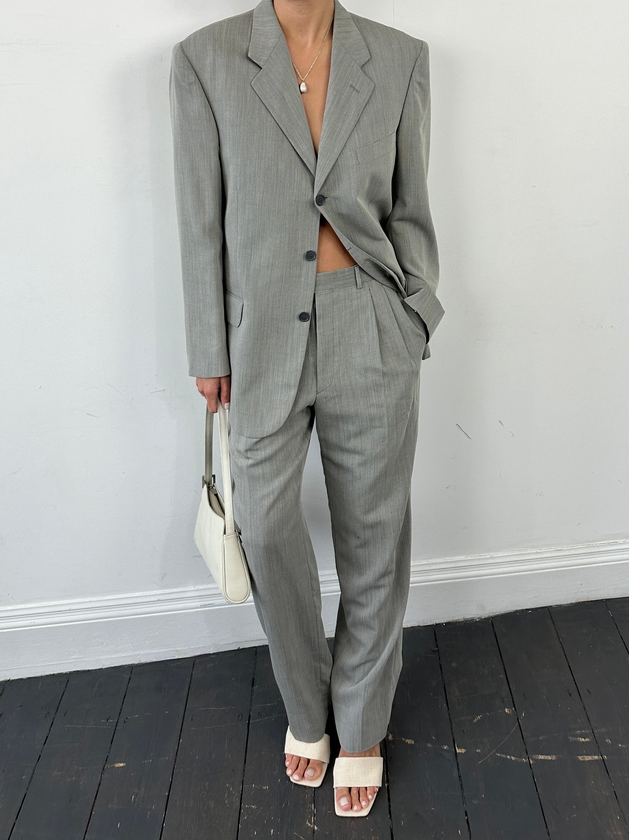 Vintage Italian pure wool single-breasted suit jumpsuit in size 40R/W32, with classic tailored fit and elegant fabric details.