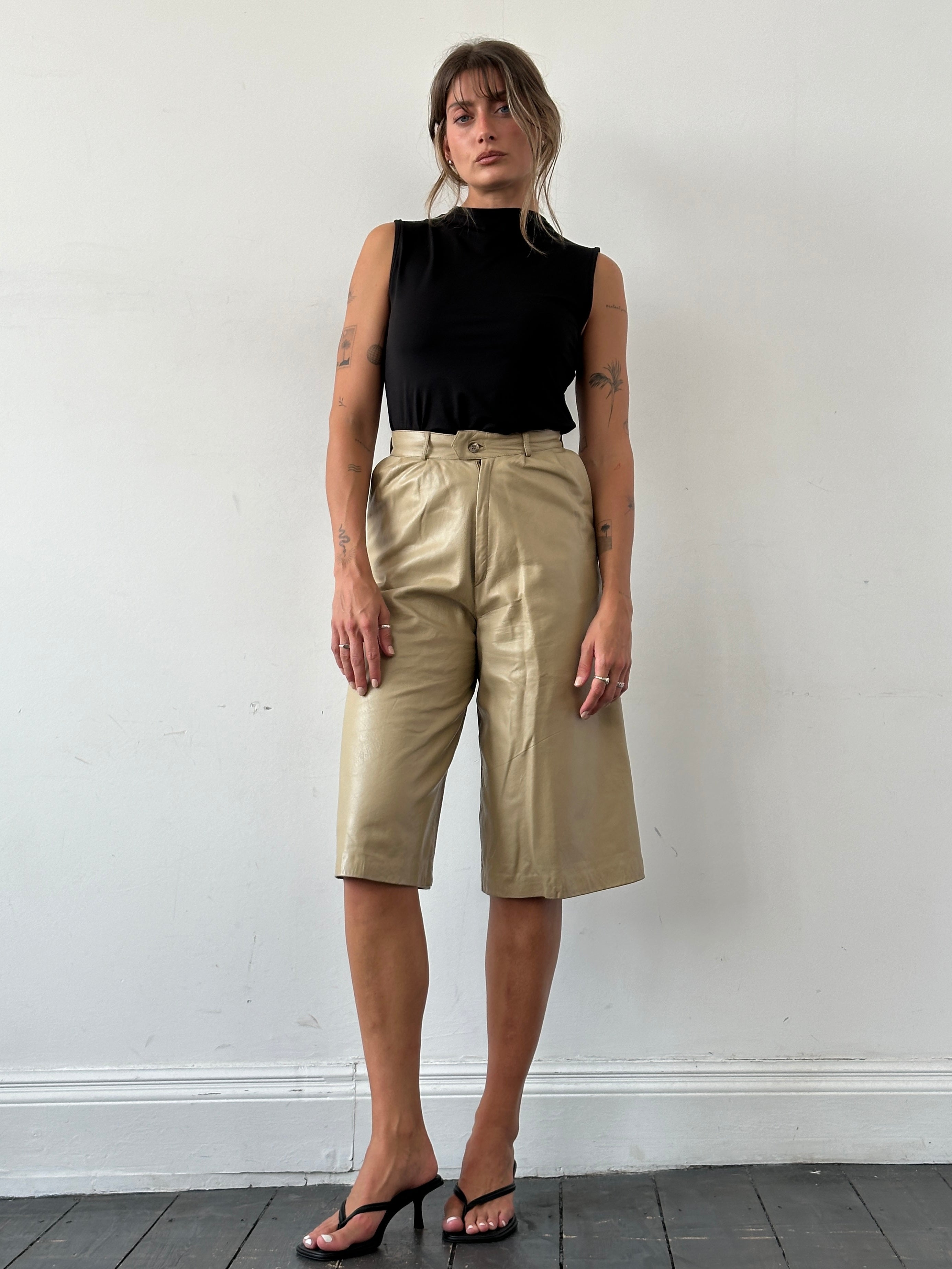 Vintage leather wide-leg high-waisted long shorts with a vintage style, featuring a relaxed fit and classic design.