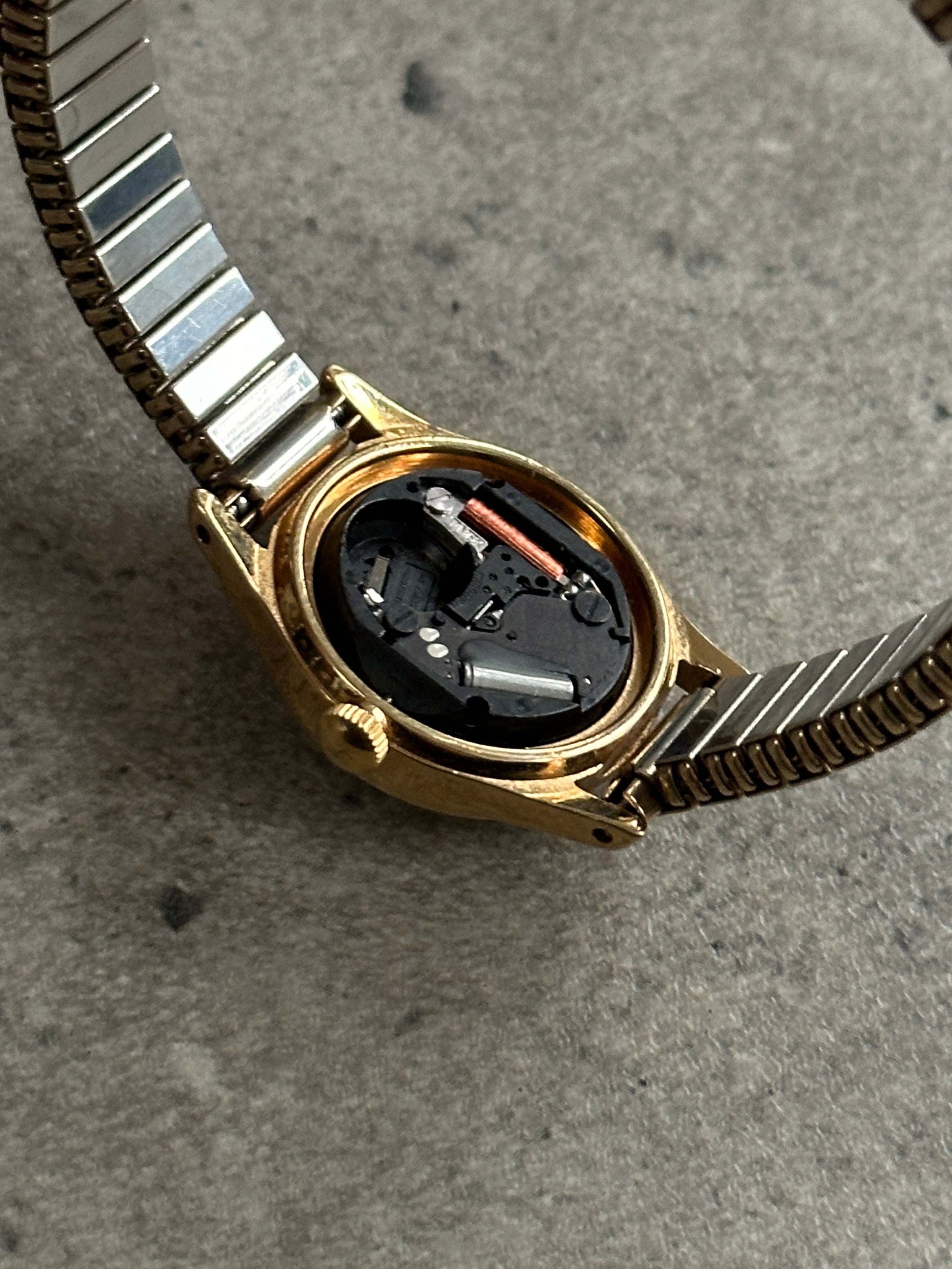 Timex 1990s round gold-tone quartz watch with classic design, featuring a gold bezel and analog display.