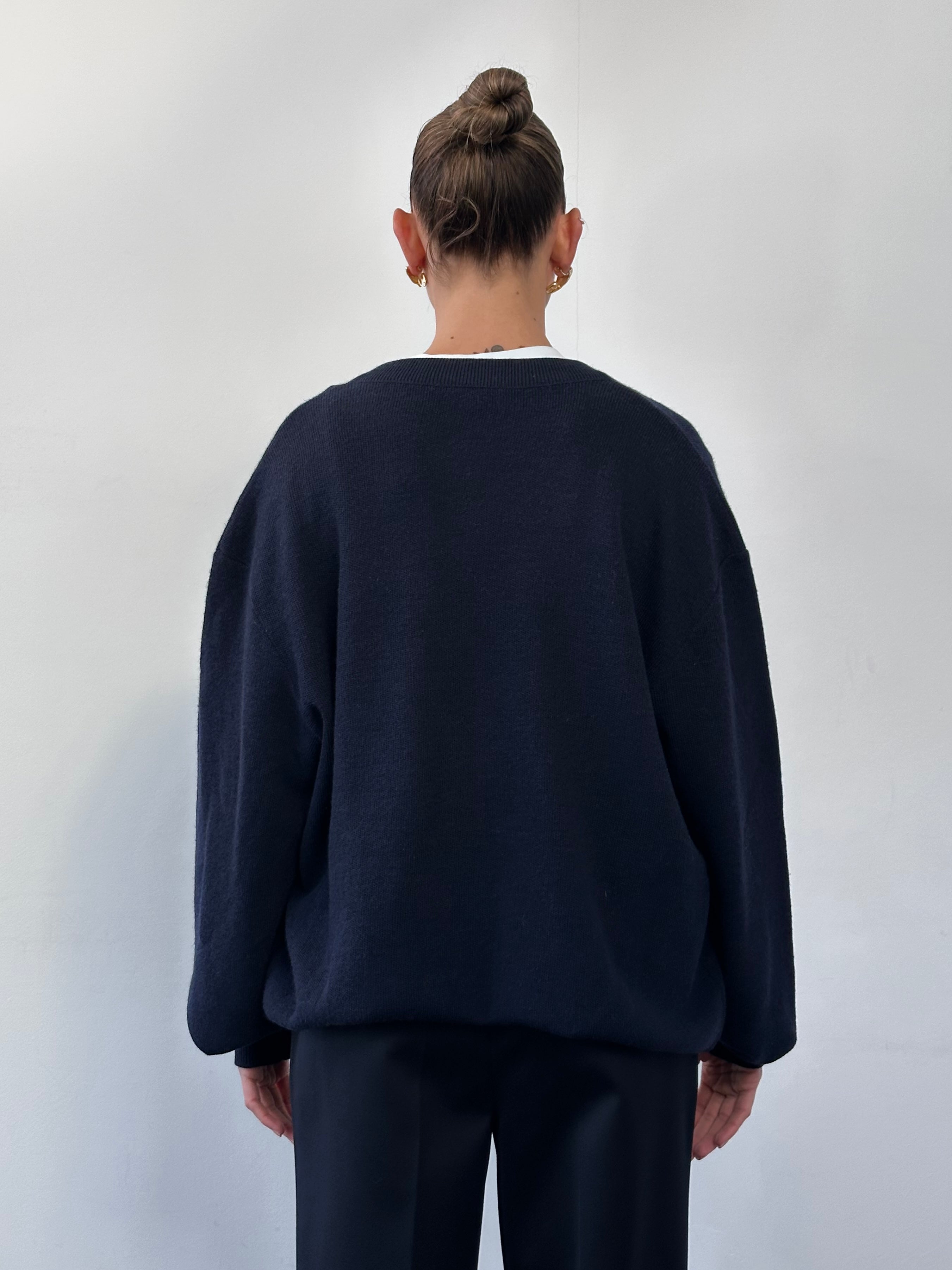 Lacoste wool logo knitted cardigan in XL/XXL, featuring a classic design with the Lacoste crocodile logo on the chest.