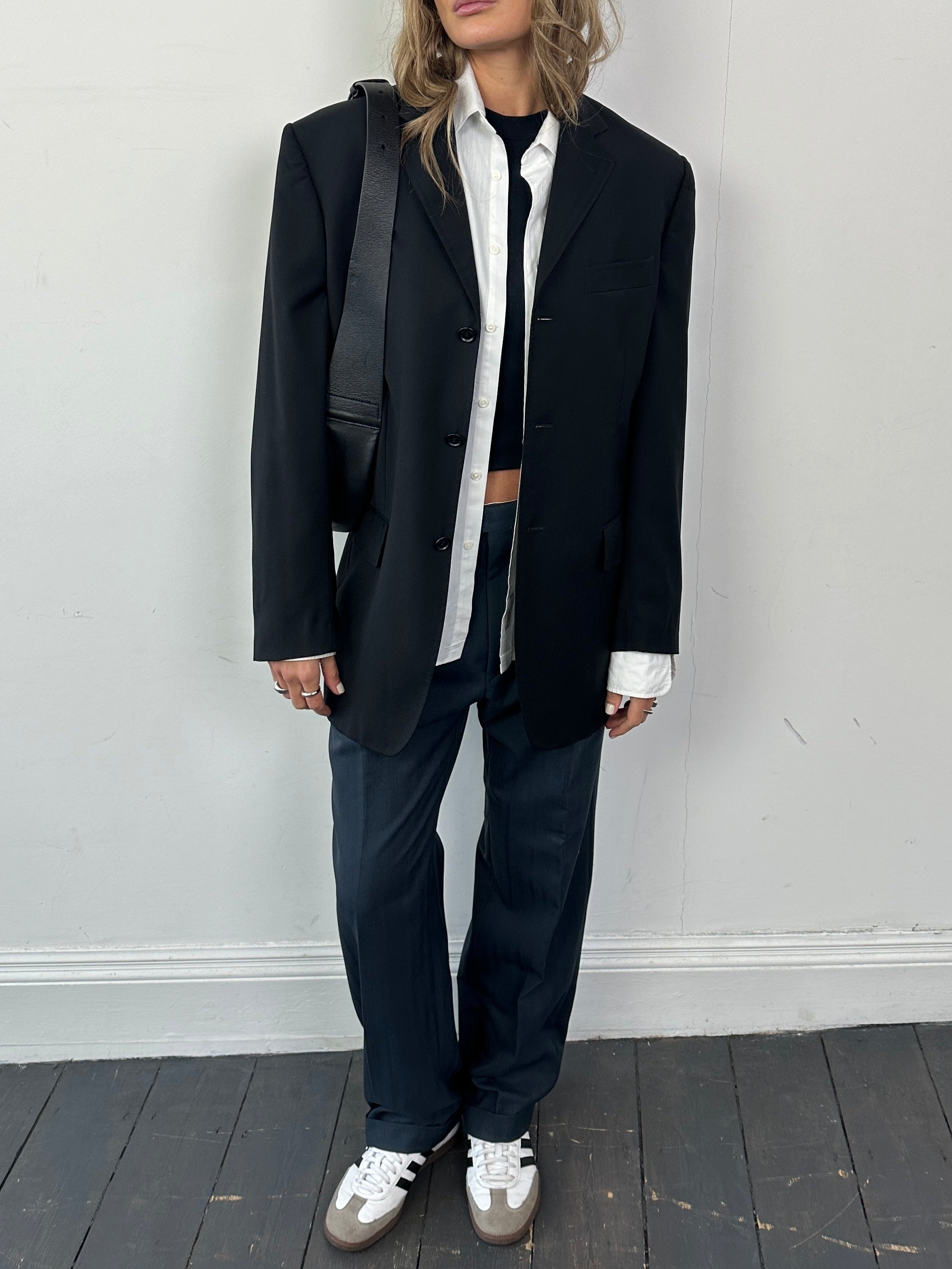 Dolce & Gabbana single-breasted virgin wool blazer in classic design, featuring a tailored fit and structured lapels.