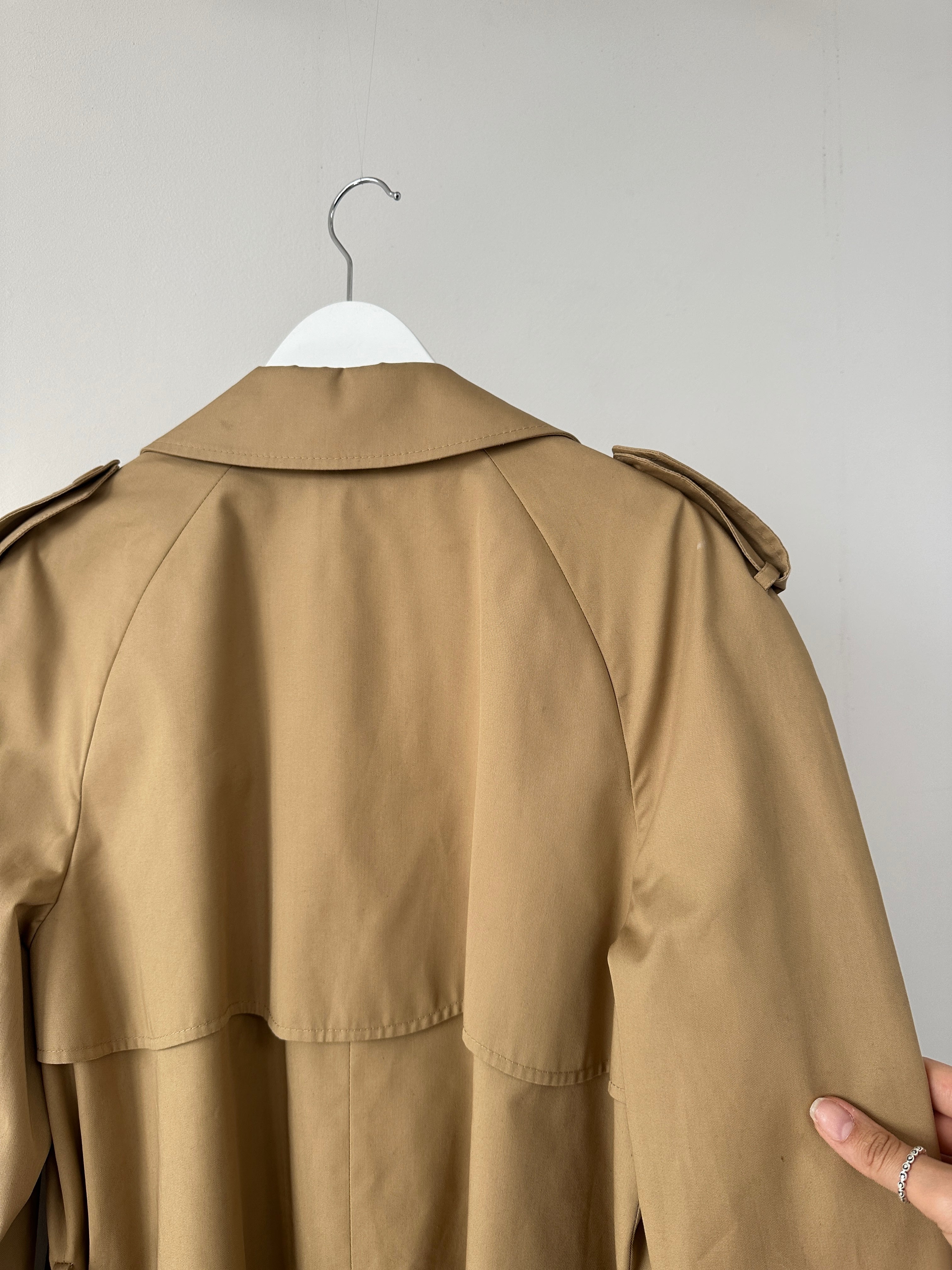Vintage cotton double-breasted belted trench coat in size L, classic design with button details and a timeless silhouette.
