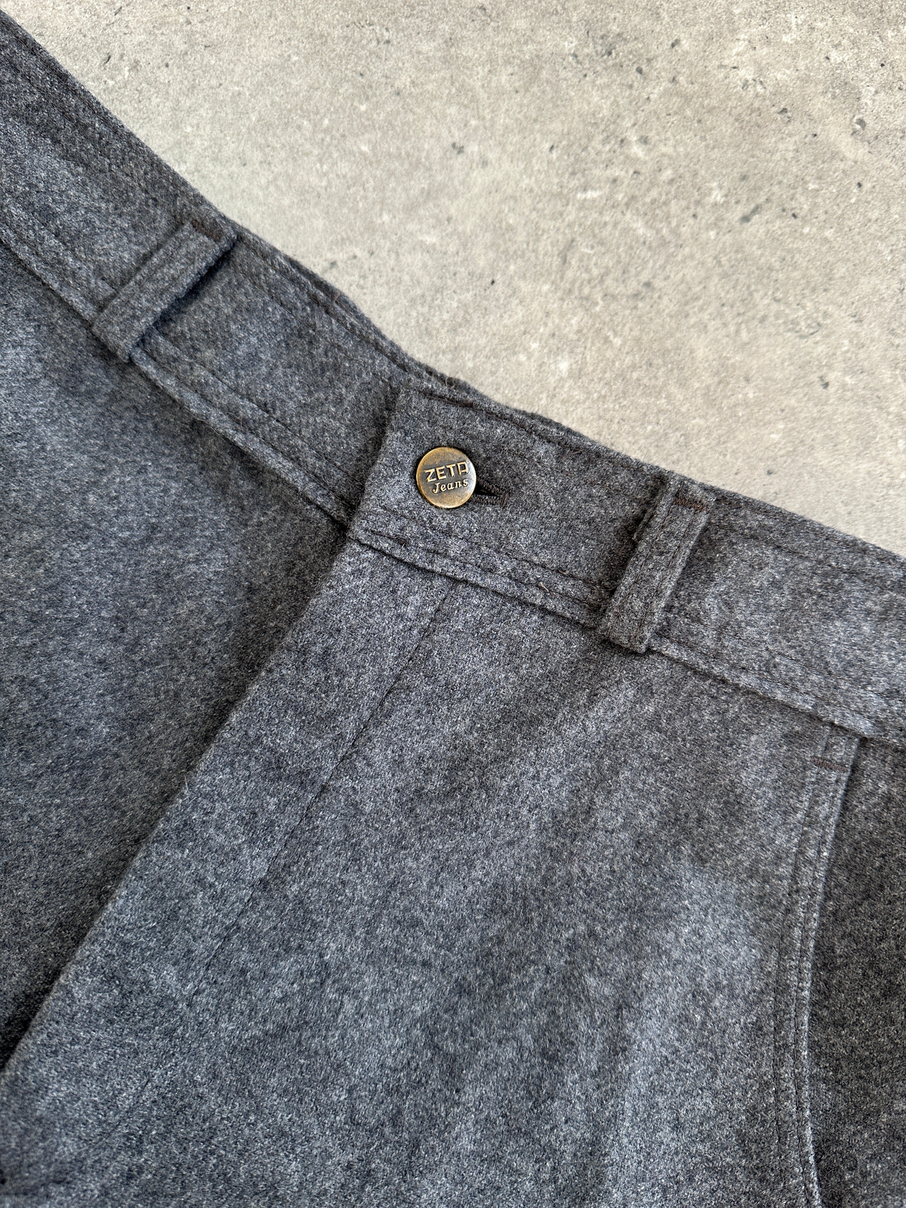 Italian vintage 1970s wool flared tailored trousers in size W28, featuring classic retro style and high-quality craftsmanship.
