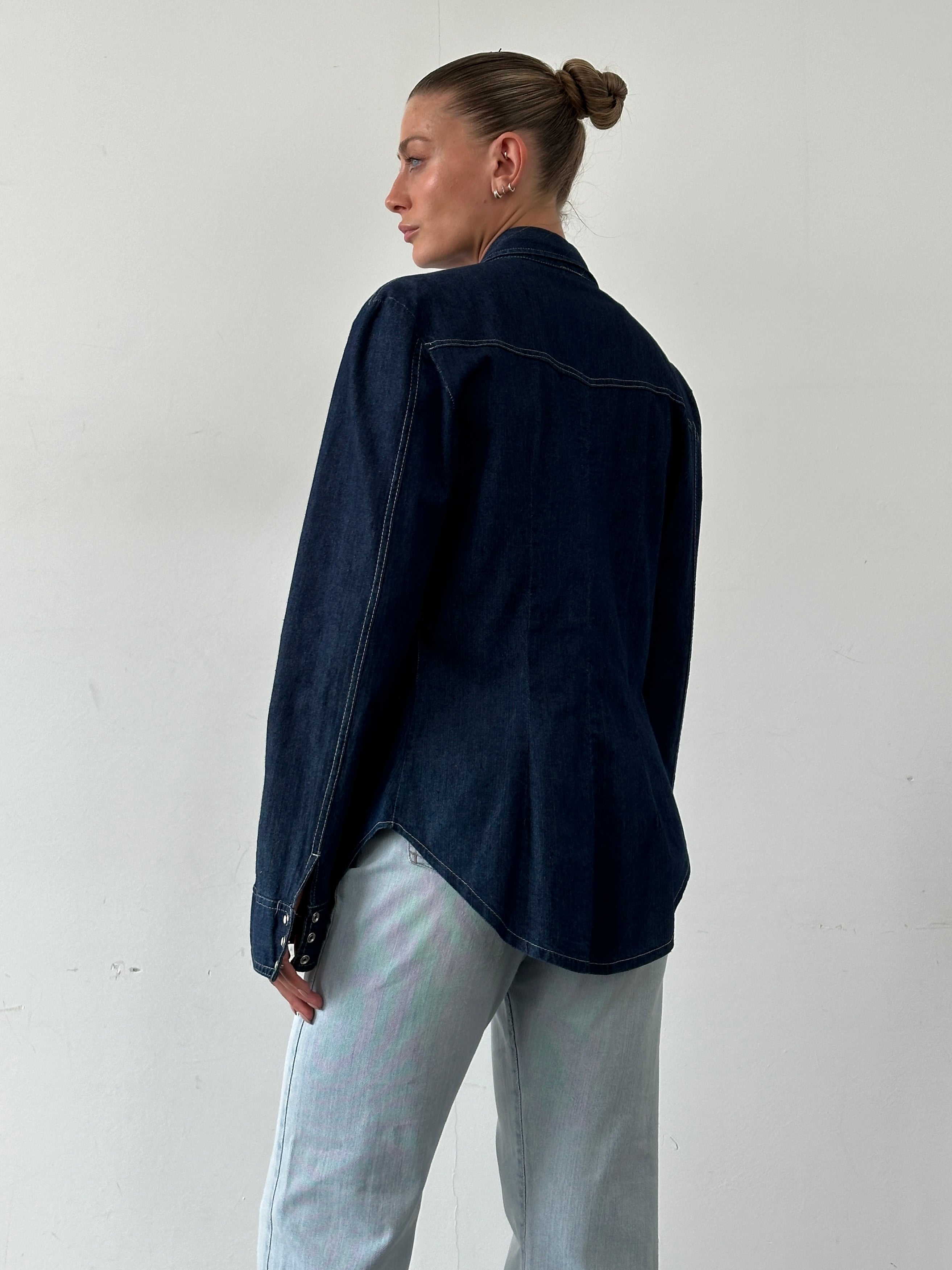 Vintage Italian pure cotton denim shirt with contrast stitching and dagger collar, size M, featuring classic denim styling.