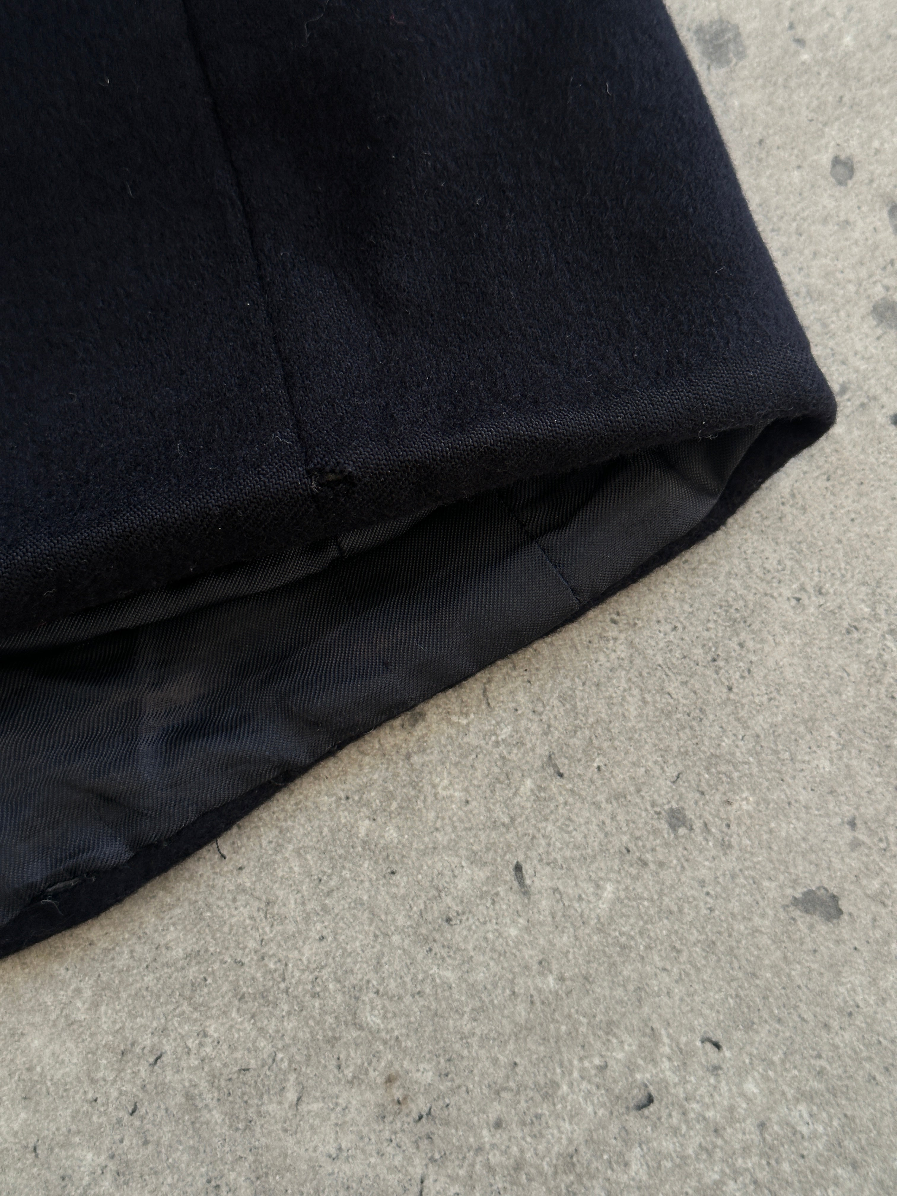 Vintage 1990s pure cashmere single-breasted blazer in size 42R/L, featuring classic tailored fit and neutral color.