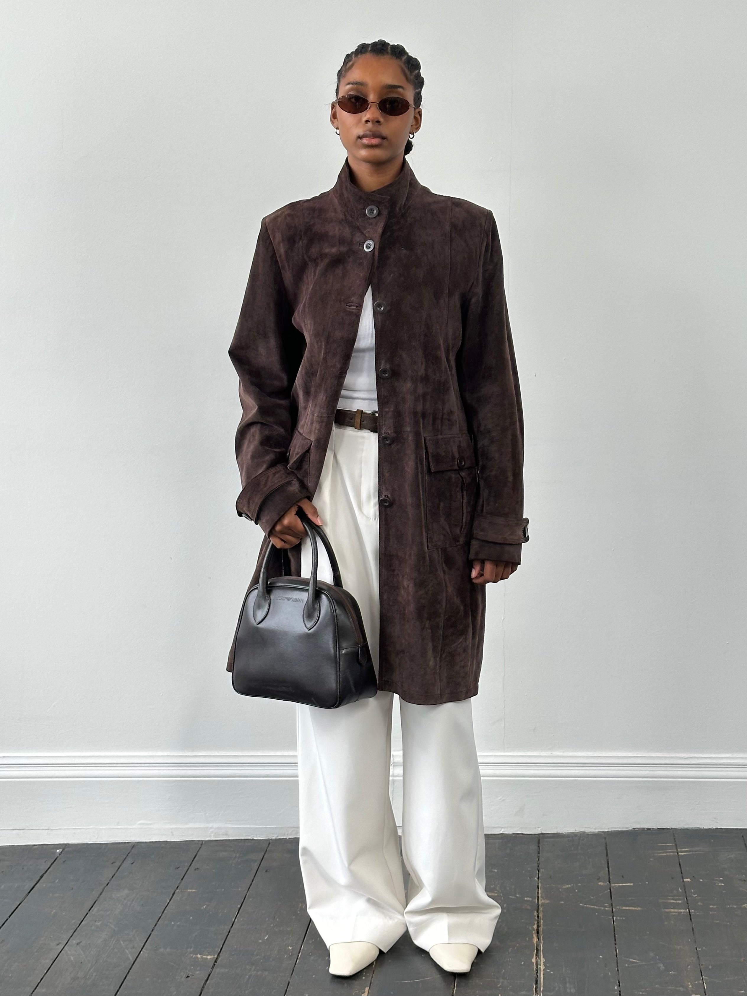 Vintage 1990s suede trench coat in size L, stylish leather jacket with classic design and rich brown color.