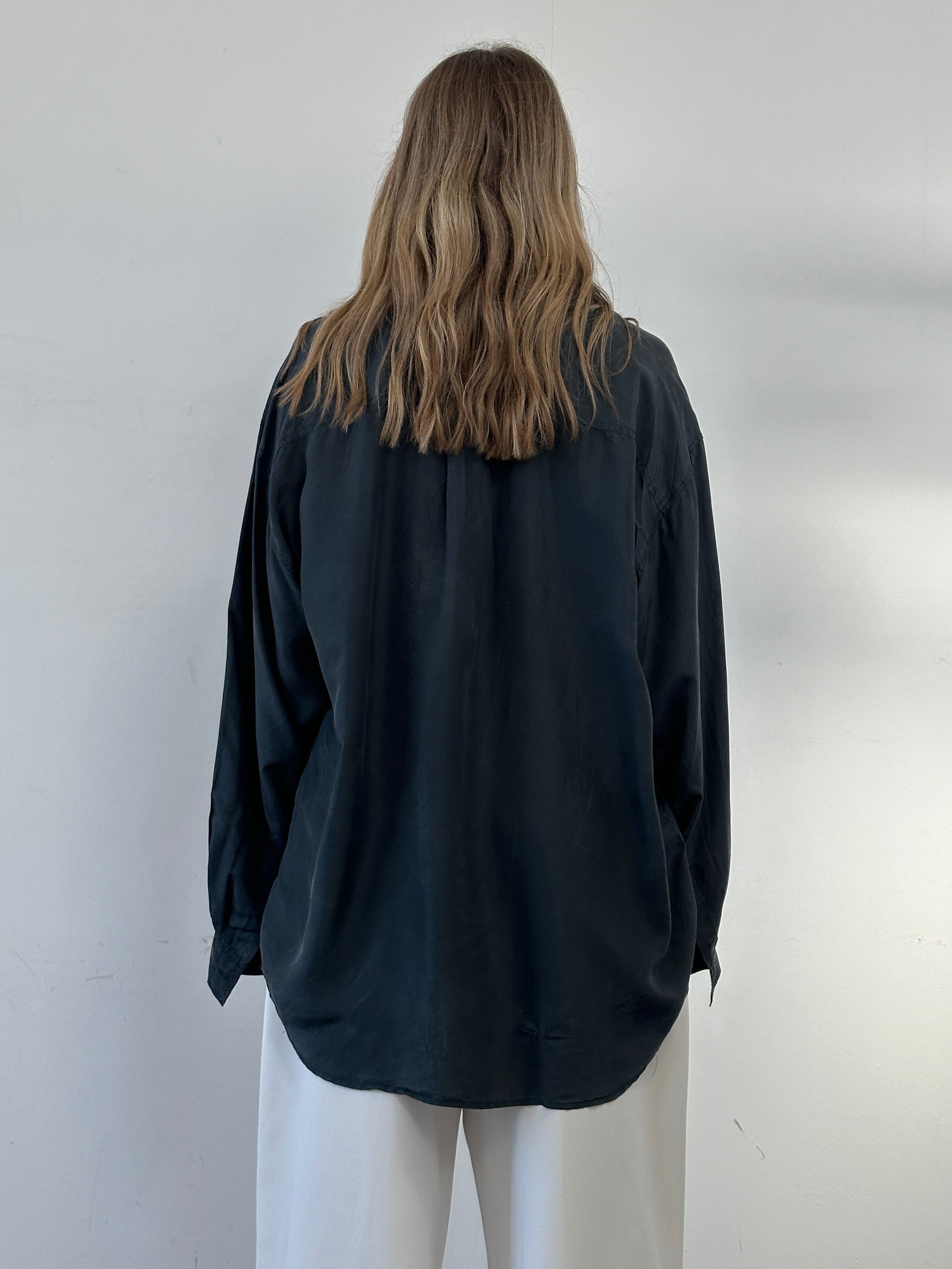 Vintage Italian pure silk shirt in XL size, featuring a classic design and smooth fabric, perfect for elegant casual wear.