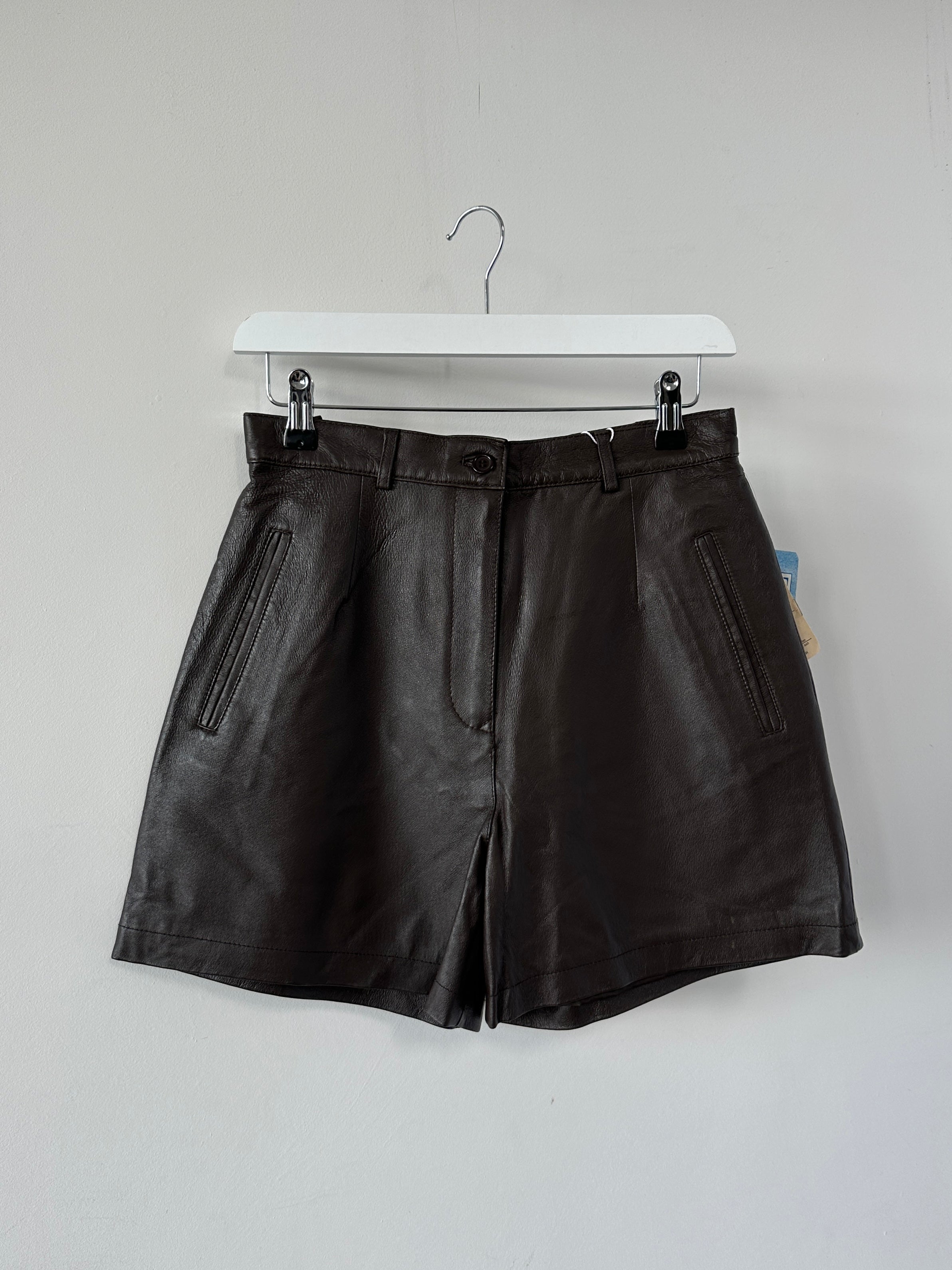 Vintage 2000s leather high-waisted mini shorts in W26, featuring a stylish fit and classic design for retro fashion.