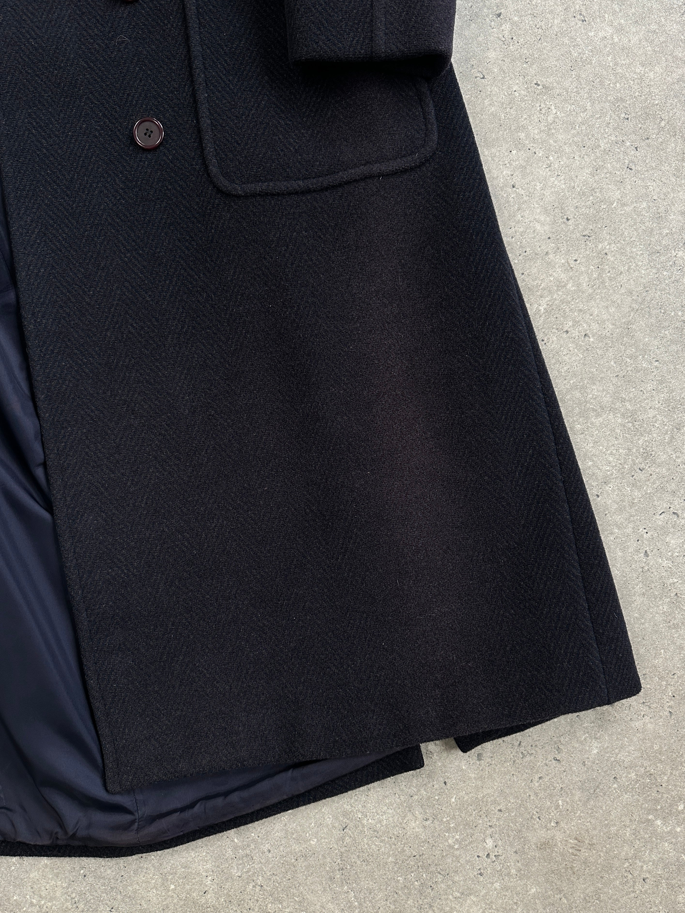 Burberry 1990s herringbone wool double-breasted coat in size M/L, classic British style with tailored fit and button details.