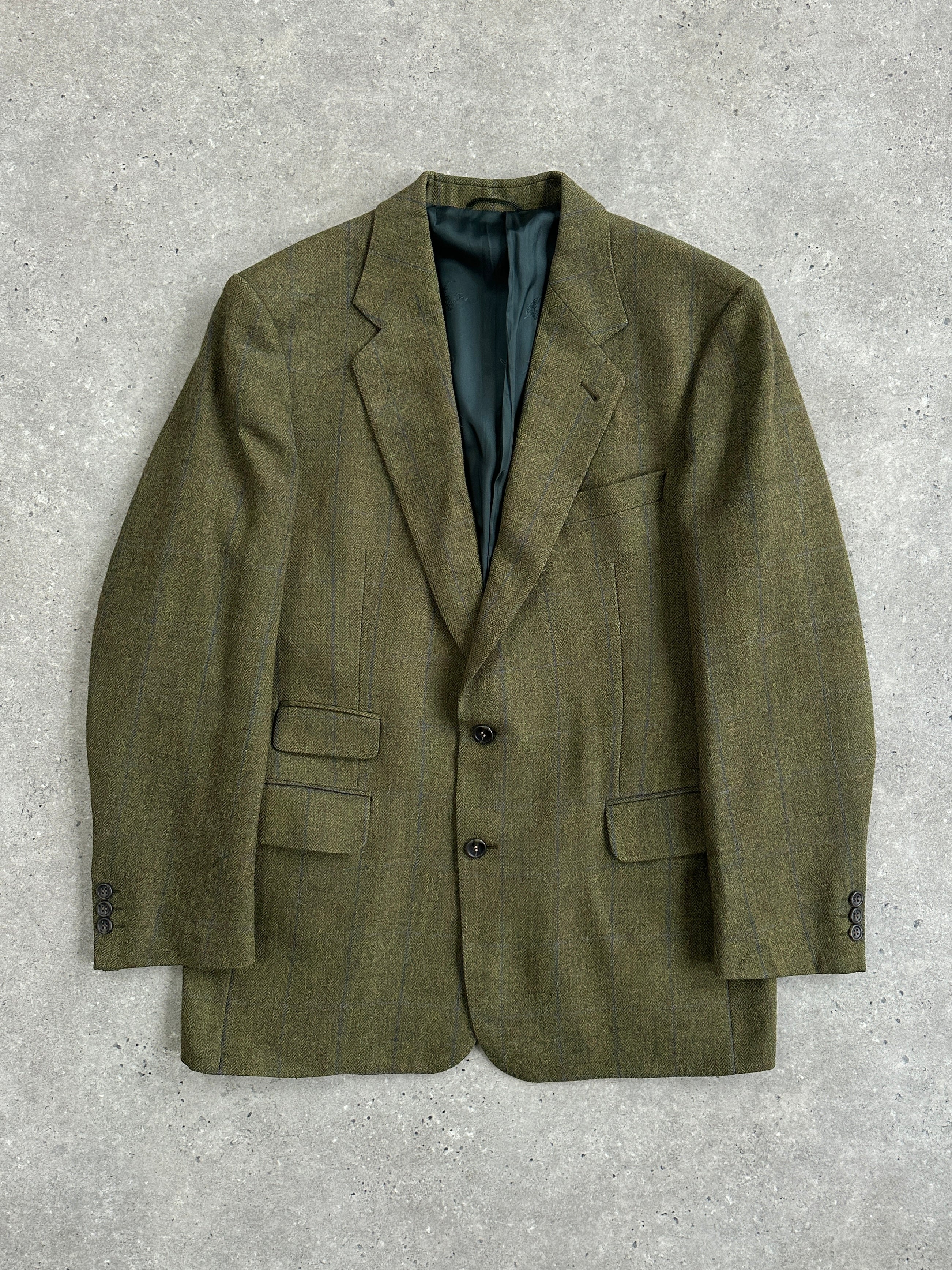 Burberry 1980s check tweed alpaca wool single-breasted blazer in size 42R/L, classic British style with plaid pattern.